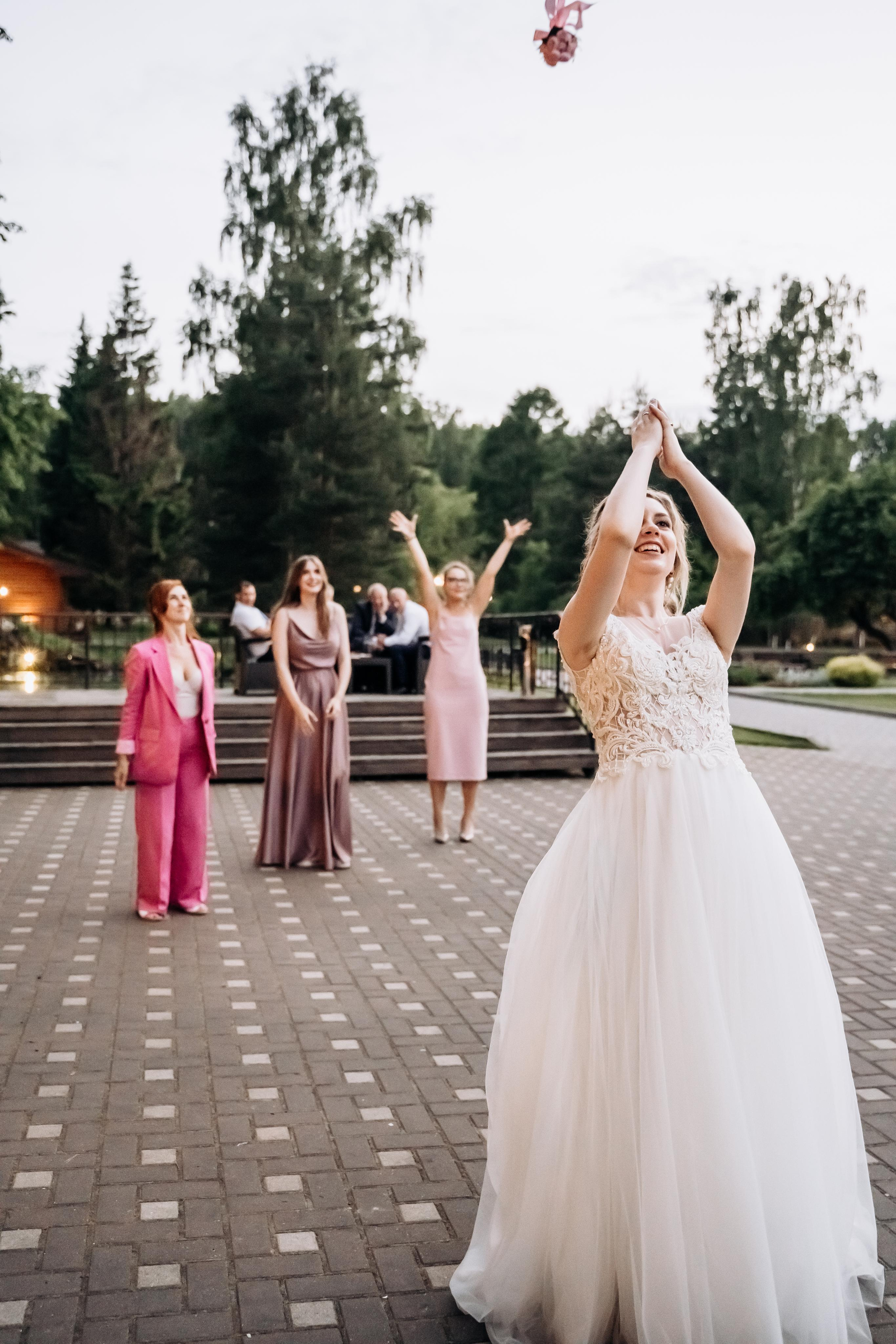 Свадебная фотосессия летом в Москве и Московской области. Индивидуальный и семейный фотограф в Москве и городе Видное. Свадебный фотограф в Москве. Свадебный фотограф в Московской области. Свадебная фотосессия 2023. Заказать свадебную фотосессию. Фотограф недорого. Красивые свадебные фотографии. Душевный фотограф. Фотограф Видное. Фотограф Домодедово. Фотограф Бутово. Фотограф Москва. Фотограф Царицыно. Свадебная фотосессия в Царицыно. Семейная фотосессия. Контент-фотосессия в Москве. Контент-фотограф. Визуал для эксперта. 