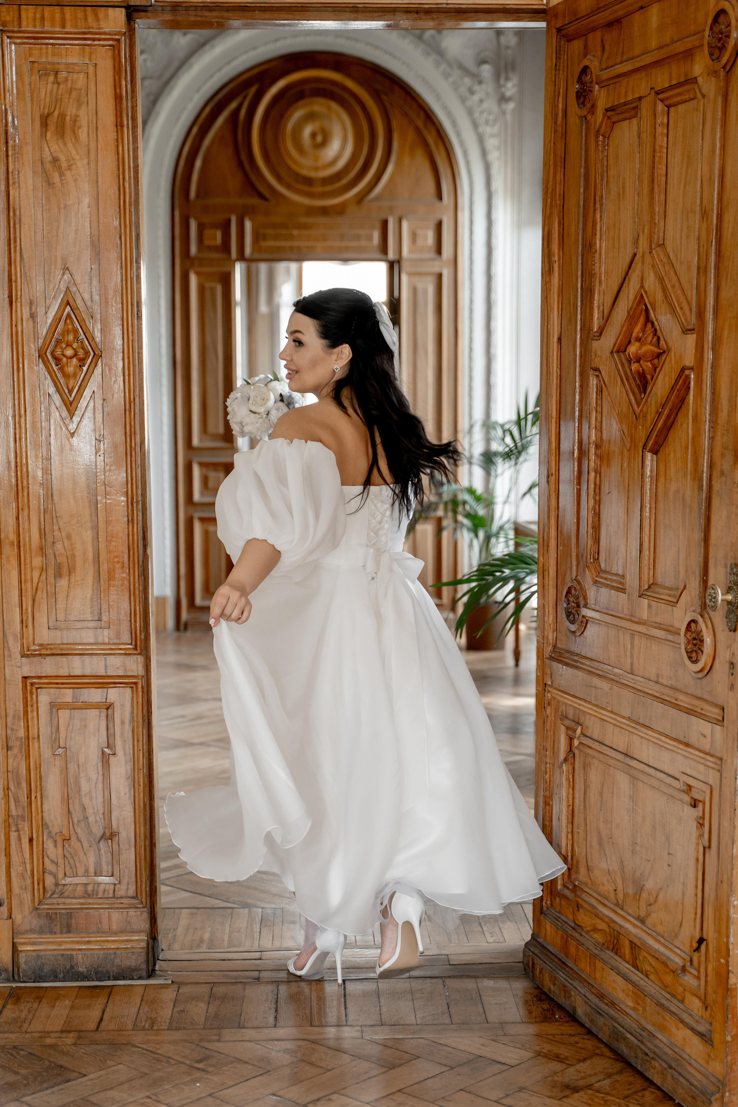 Свадебная фотосессия в библиотеке Пушкина. Индивидуальный и семейный фотограф в Москве и городе Видное. Свадебный фотограф в Москве. Свадебный фотограф в Московской области. Свадебная фотосессия 2023. Заказать свадебную фотосессию. Фотограф недорого. Красивые свадебные фотографии. Душевный фотограф. Фотограф Видное. Фотограф Домодедово. Фотограф Бутово. Фотограф Москва. Фотограф Царицыно. Свадебная фотосессия в Царицыно. Семейная фотосессия. Контент-фотосессия в Москве. Контент-фотограф. Визуал для эксперта. 