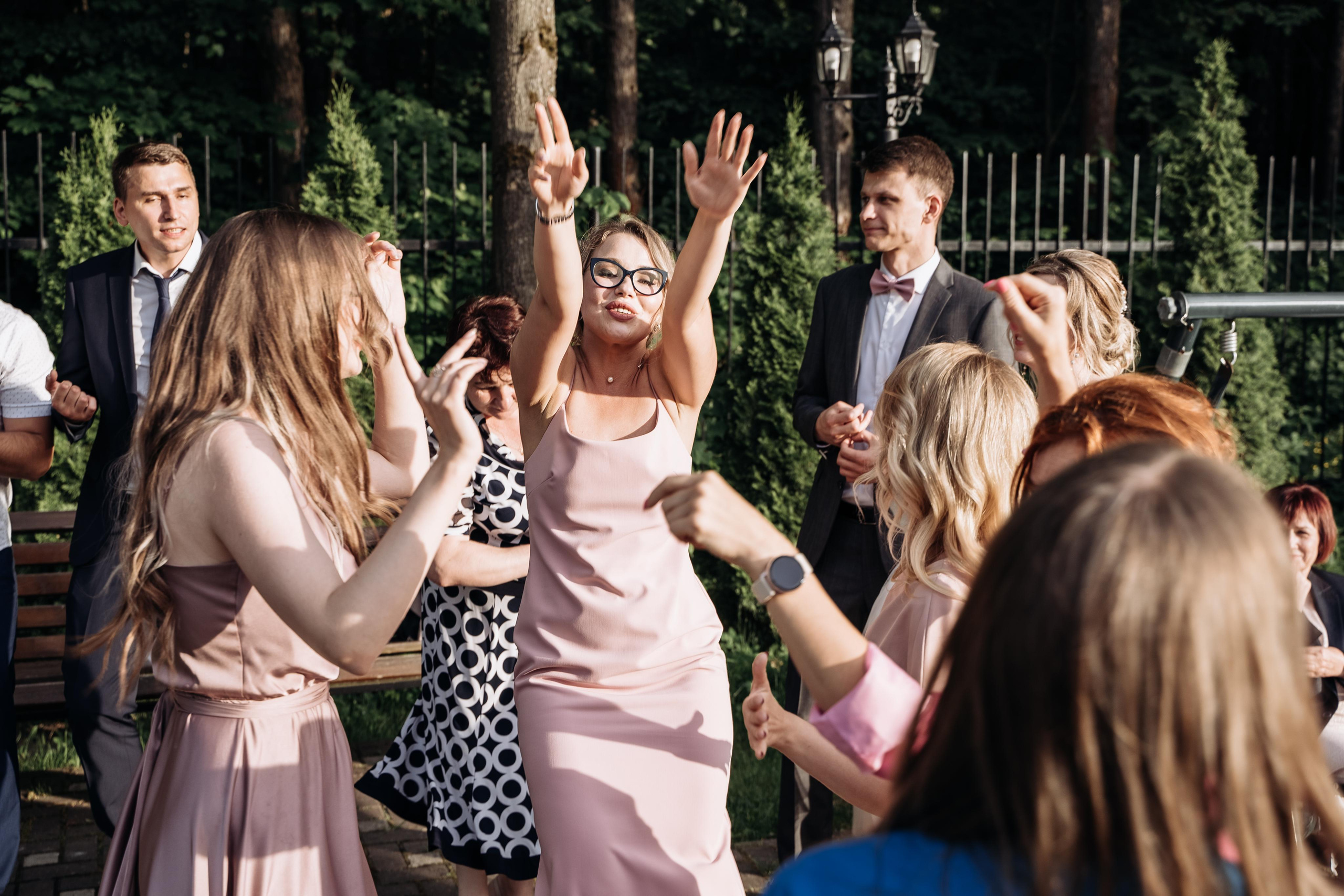 Свадебная фотосессия летом в Москве и Московской области. Индивидуальный и семейный фотограф в Москве и городе Видное. Свадебный фотограф в Москве. Свадебный фотограф в Московской области. Свадебная фотосессия 2023. Заказать свадебную фотосессию. Фотограф недорого. Красивые свадебные фотографии. Душевный фотограф. Фотограф Видное. Фотограф Домодедово. Фотограф Бутово. Фотограф Москва. Фотограф Царицыно. Свадебная фотосессия в Царицыно. Семейная фотосессия. Контент-фотосессия в Москве. Контент-фотограф. Визуал для эксперта. 