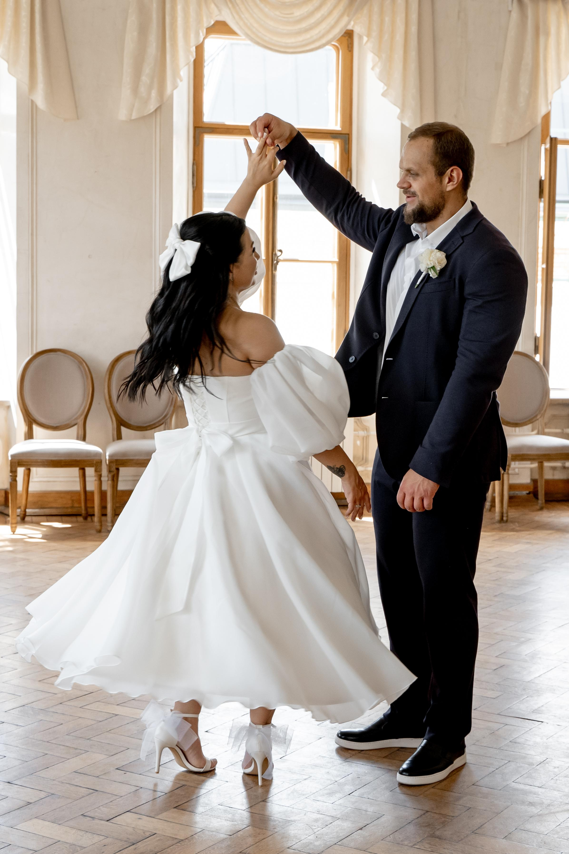 Свадебная фотосессия в библиотеке Пушкина