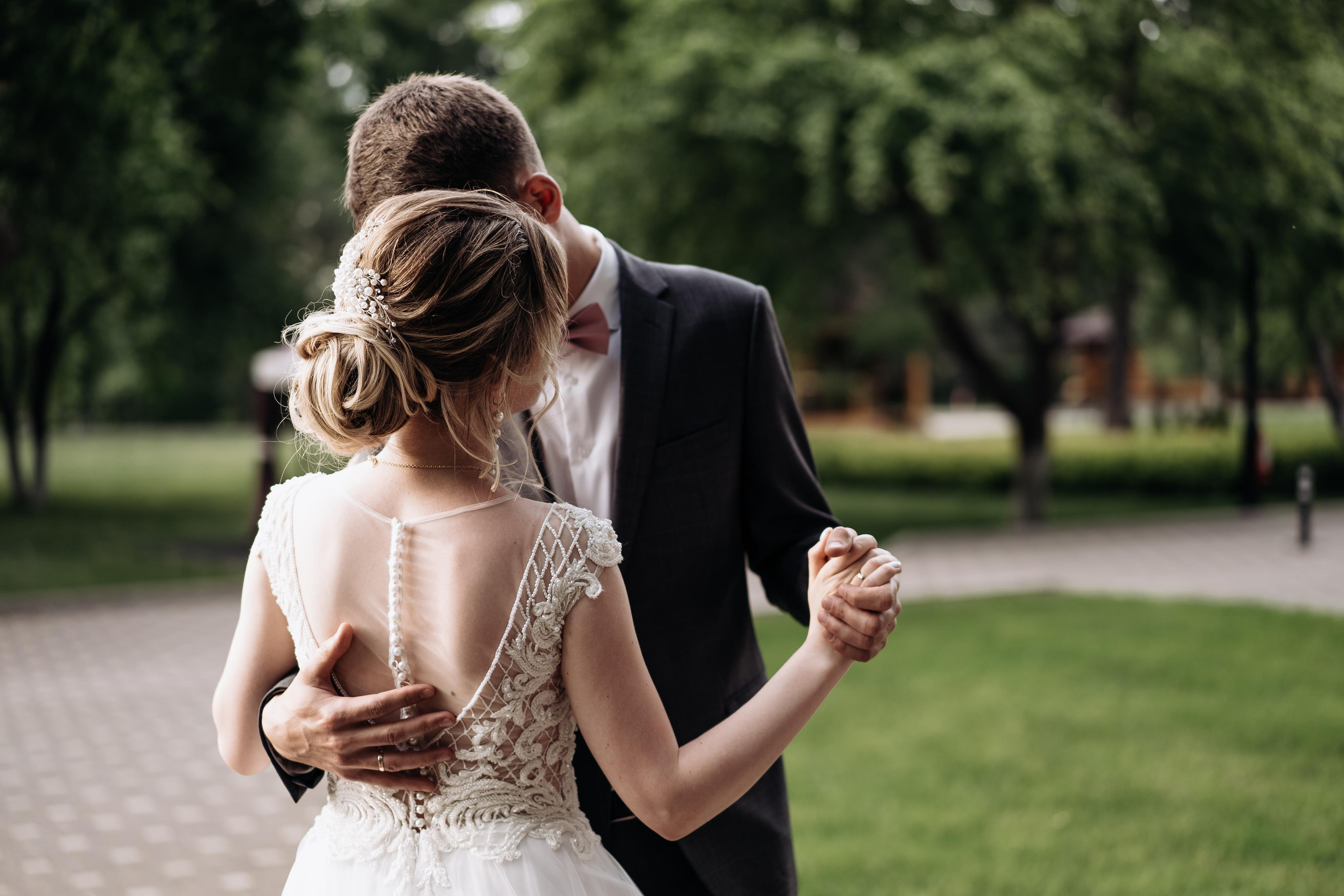 Свадебная фотосессия летом в Москве и Московской области