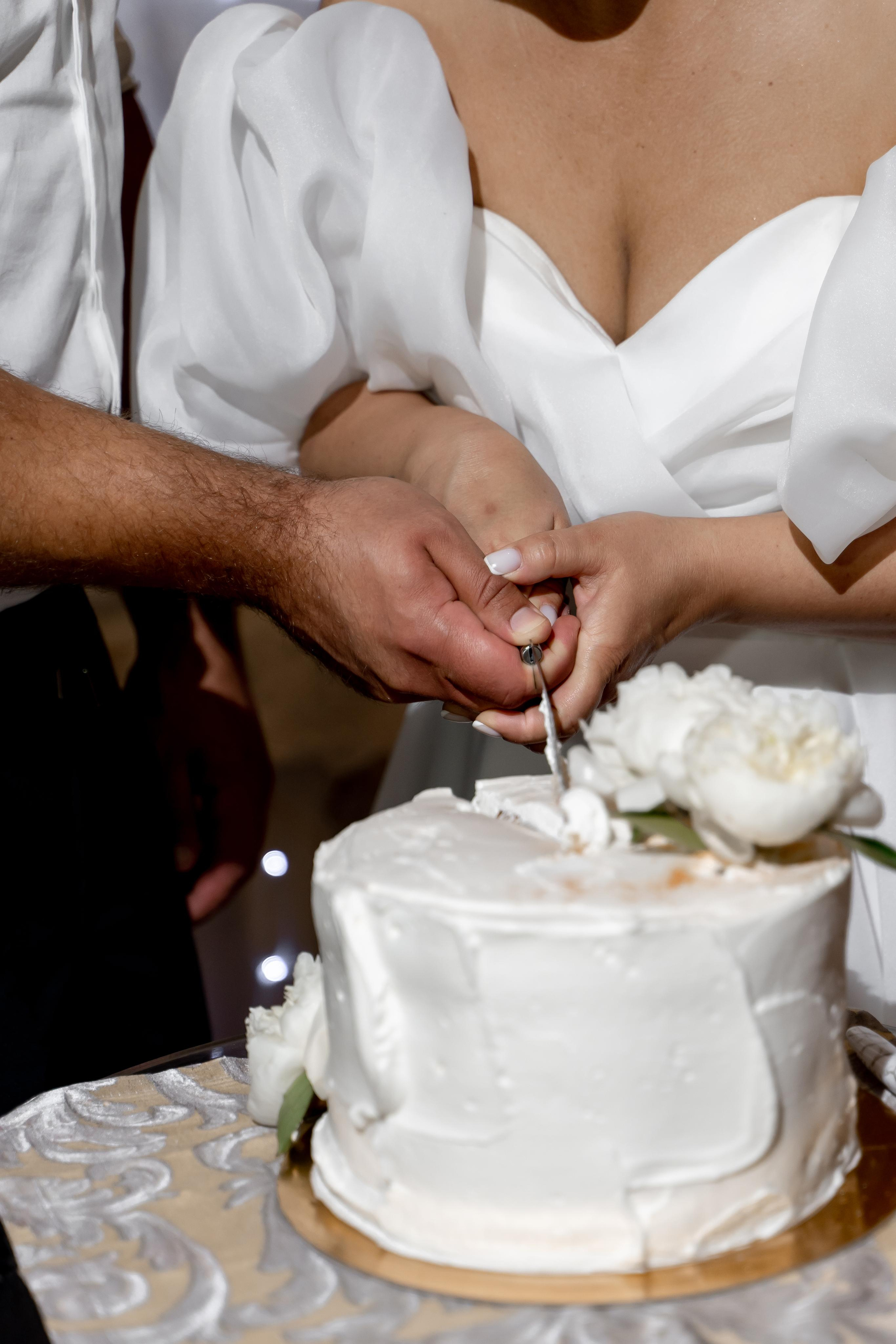 Свадебная фотосессия банкета в ресторане