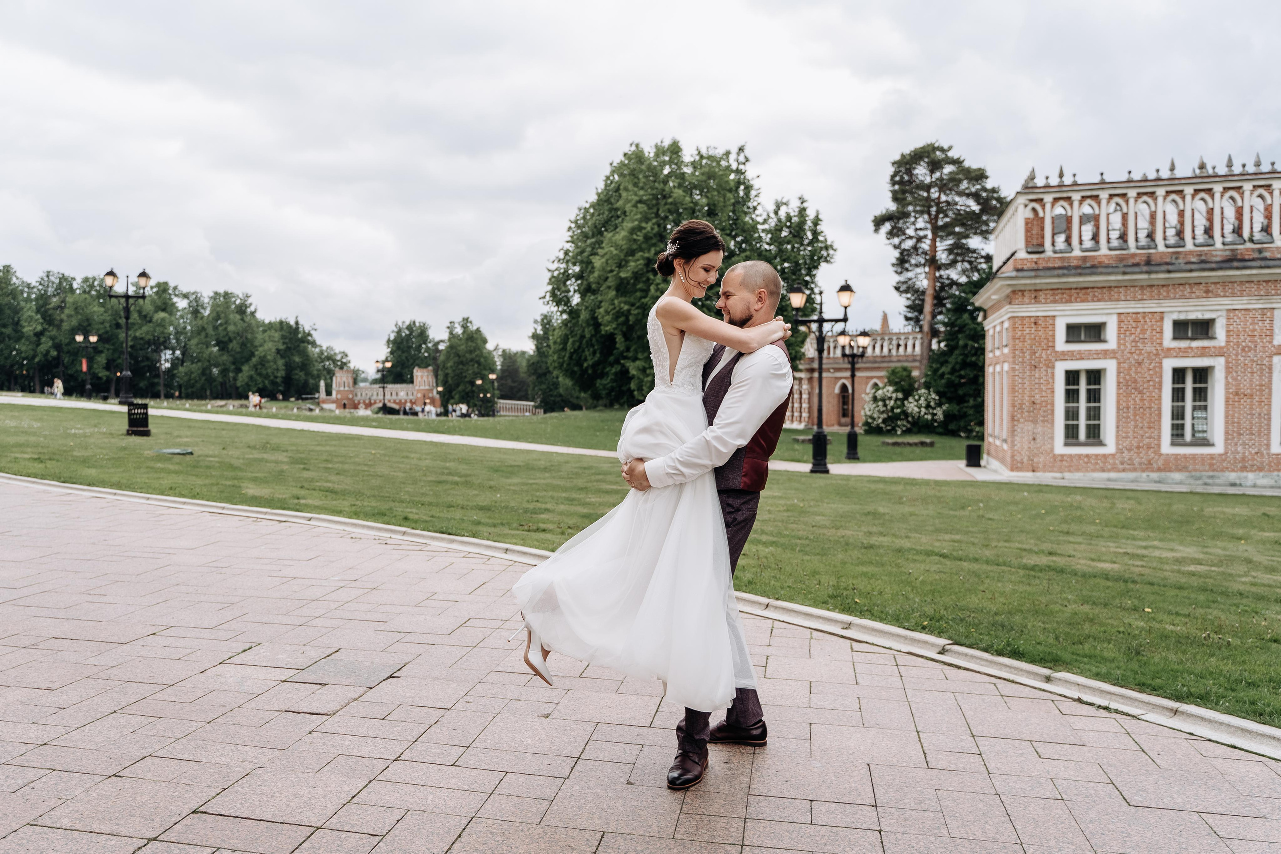 Свадебная фотосессия в парке Царицыно