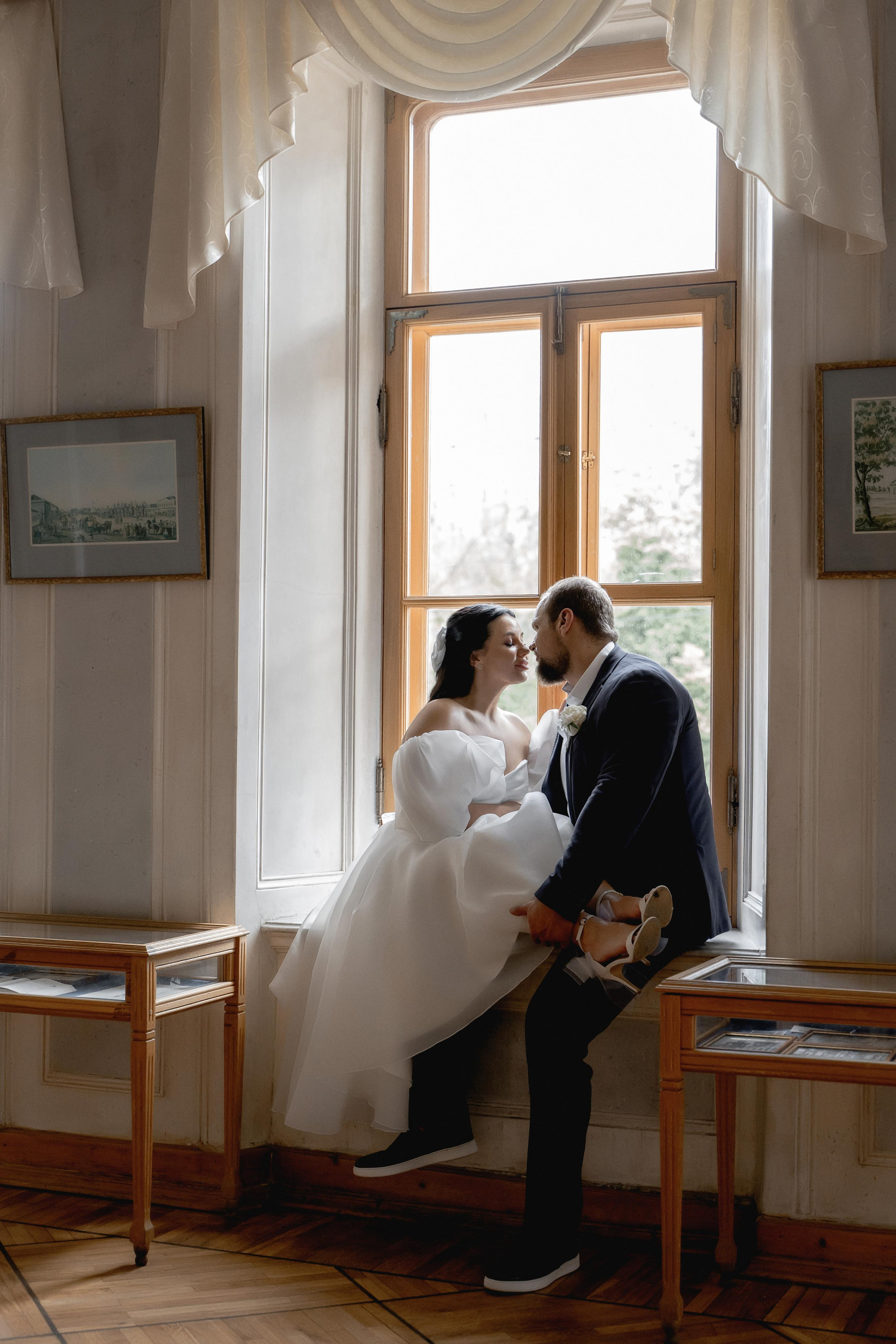 Свадебная фотосессия в библиотеке Пушкина.Индивидуальный и семейный фотограф в Москве и городе Видное. Свадебный фотограф в Москве. Свадебный фотограф в Московской области. Свадебная фотосессия 2023. Заказать свадебную фотосессию. Фотограф недорого. Красивые свадебные фотографии. Душевный фотограф. Фотограф Видное. Фотограф Домодедово. Фотограф Бутово. Фотограф Москва. Фотограф Царицыно. Свадебная фотосессия в Царицыно. Семейная фотосессия. Контент-фотосессия в Москве. Контент-фотограф. Визуал для эксперта.  