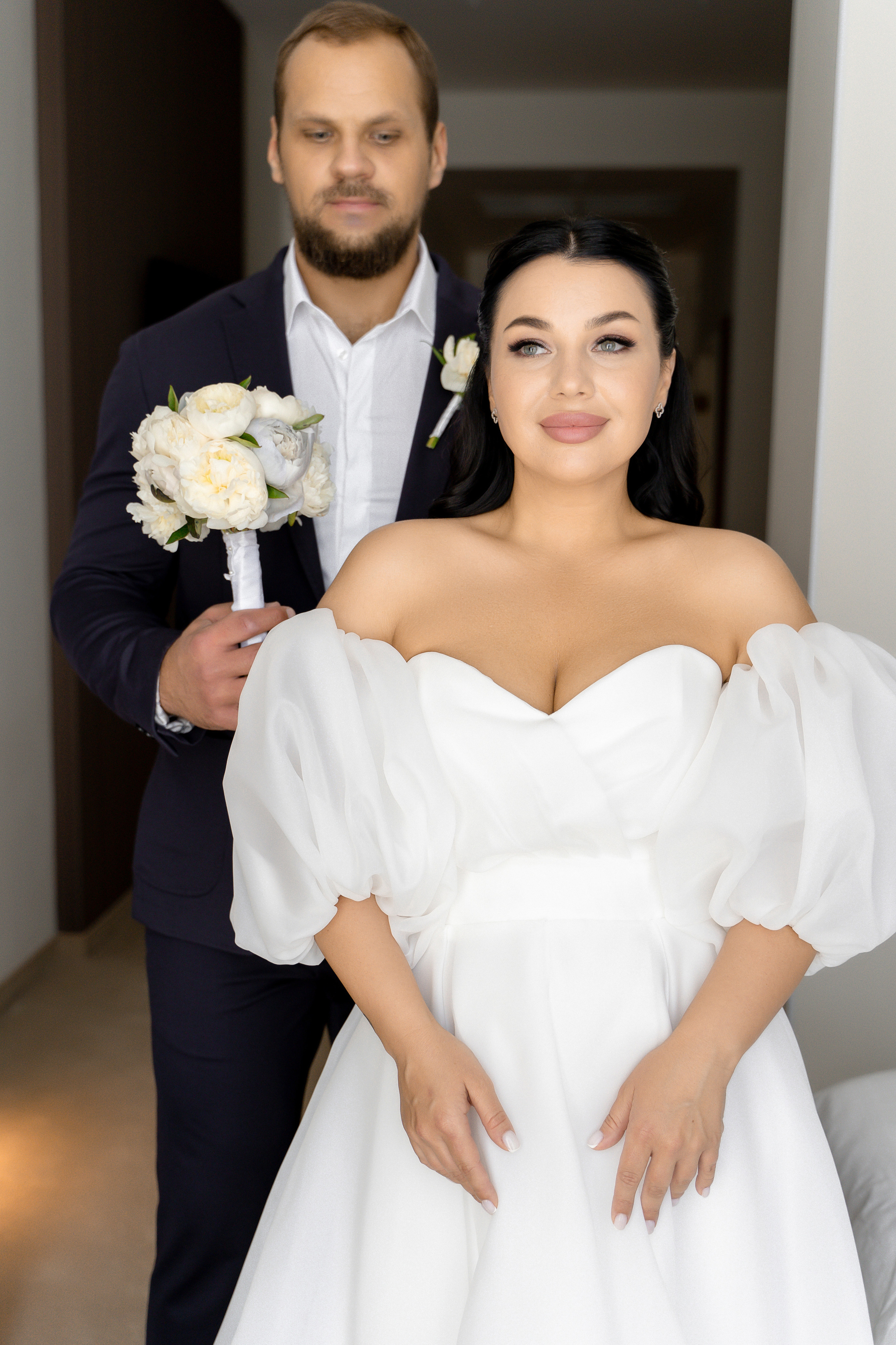 Свадебная фотосессия сборов жениха и невесты в номере отеля. Индивидуальный и семейный фотограф в Москве и городе Видное. Свадебный фотограф в Москве. Свадебный фотограф в Московской области. Свадебная фотосессия 2023. Заказать свадебную фотосессию. Фотограф недорого. Красивые свадебные фотографии. Душевный фотограф. Фотограф Видное. Фотограф Домодедово. Фотограф Бутово. Фотограф Москва. Фотограф Царицыно. Свадебная фотосессия в Царицыно. Семейная фотосессия. Контент-фотосессия в Москве. Контент-фотограф. Визуал для эксперта. 