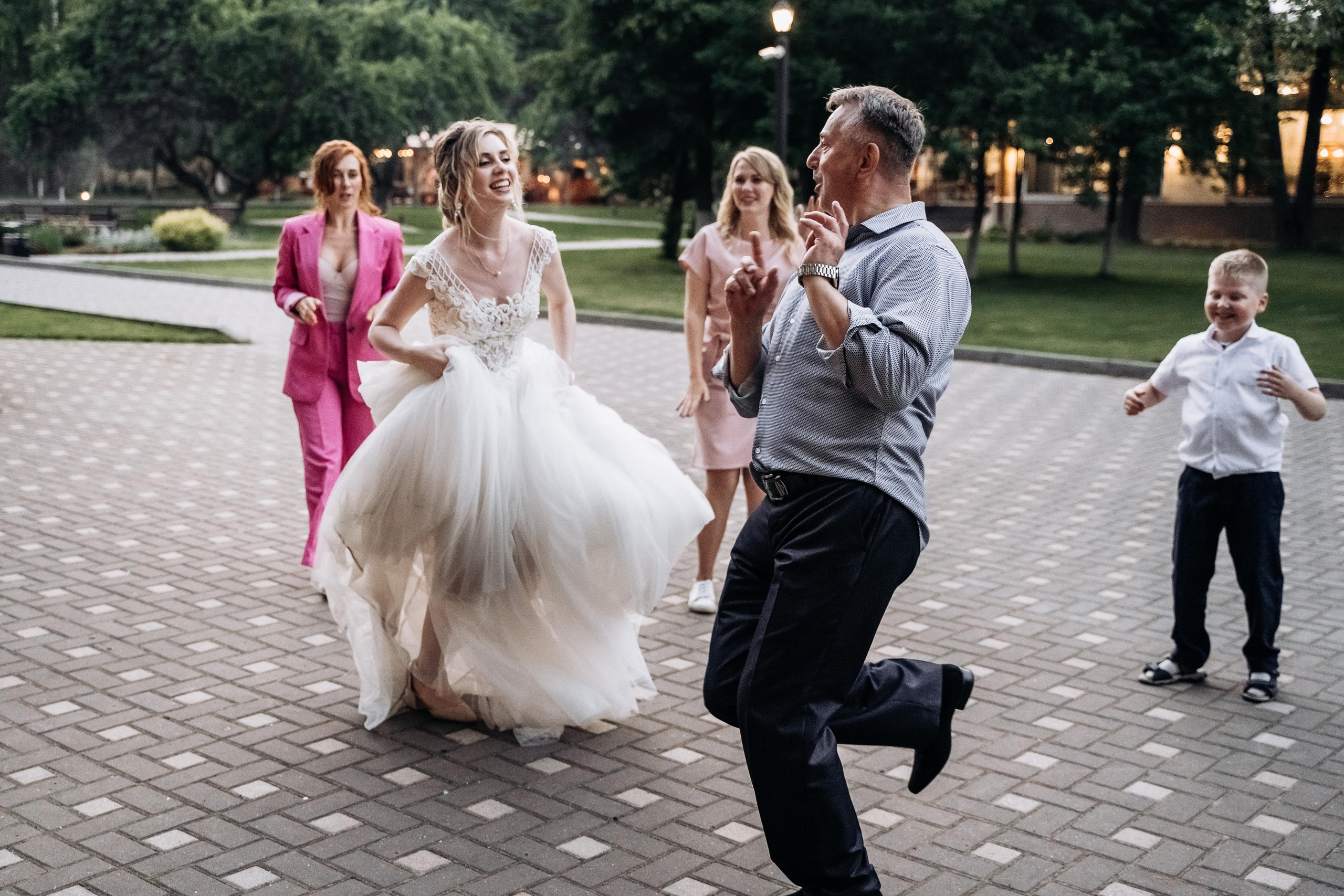 Свадебная фотосессия летом в Москве и Московской области