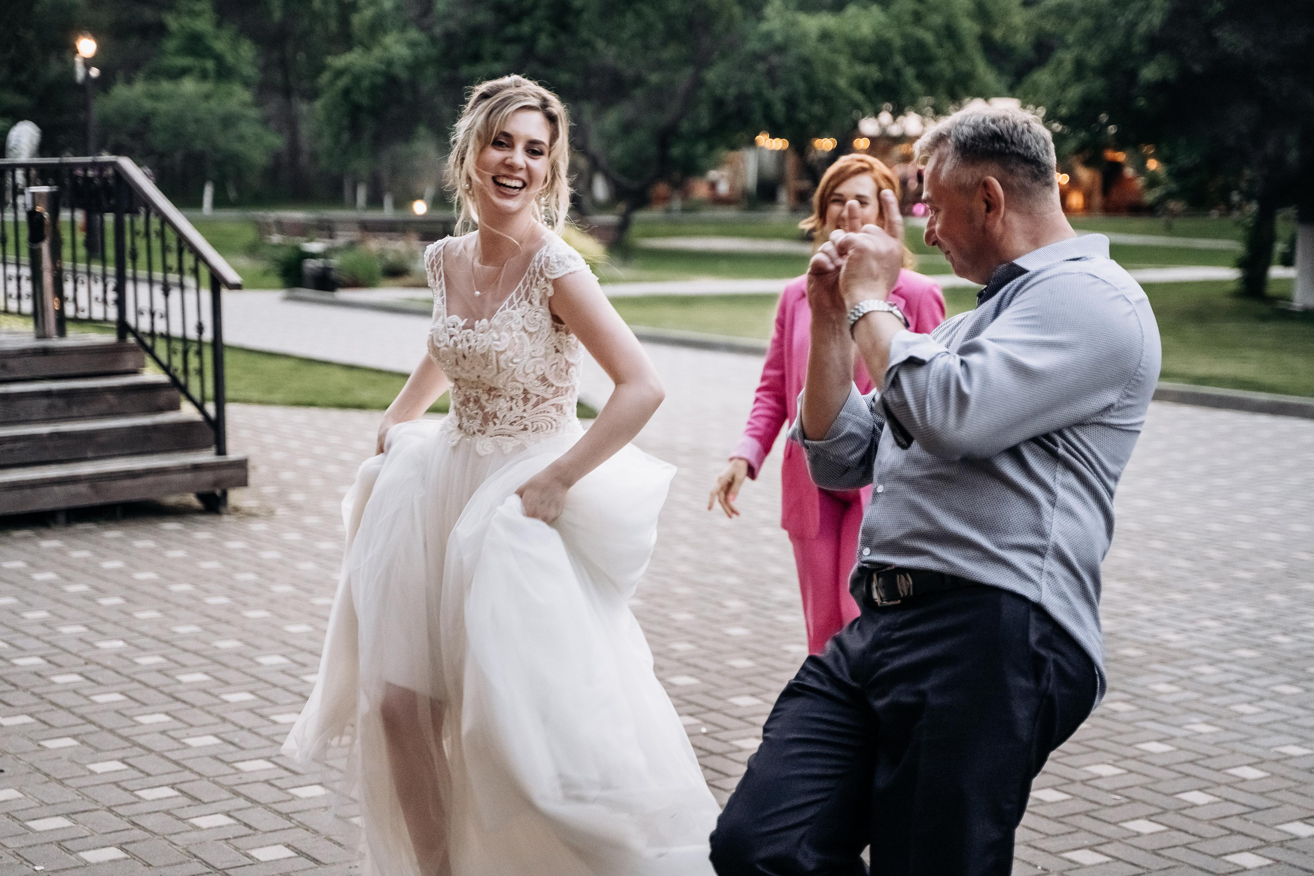 Свадебная фотосессия летом в Москве и Московской области