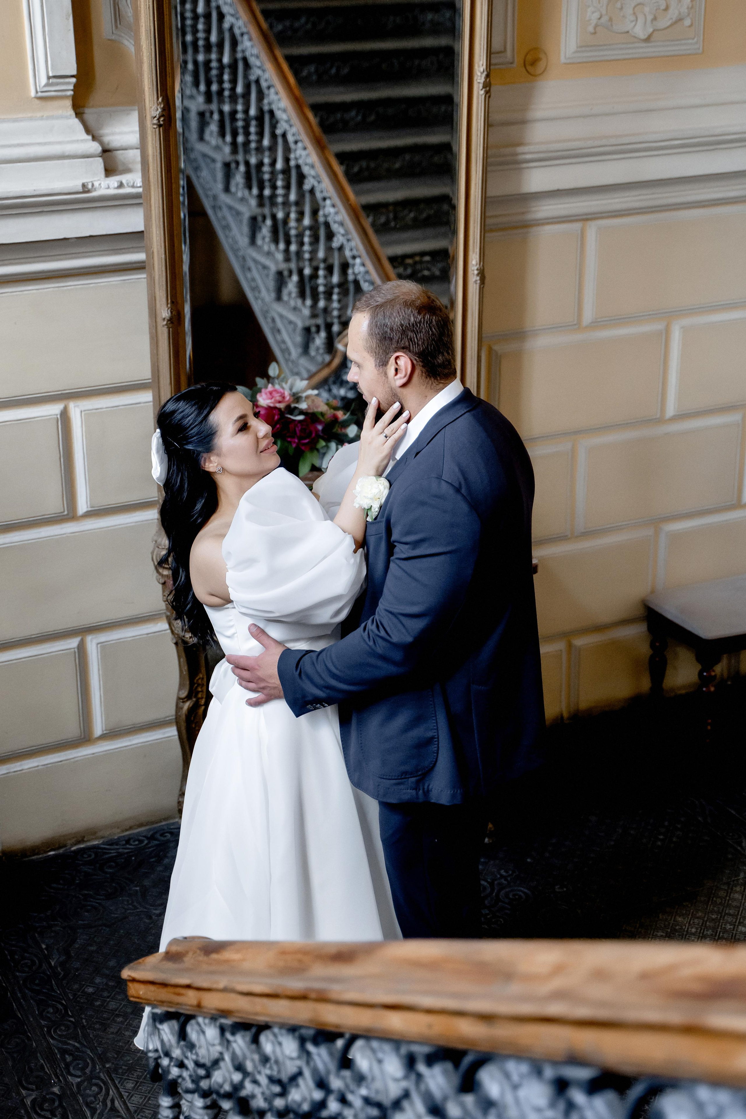 Свадебная фотосессия в библиотеке Пушкина. Индивидуальный и семейный фотограф в Москве и городе Видное. Свадебный фотограф в Москве. Свадебный фотограф в Московской области. Свадебная фотосессия 2023. Заказать свадебную фотосессию. Фотограф недорого. Красивые свадебные фотографии. Душевный фотограф. Фотограф Видное. Фотограф Домодедово. Фотограф Бутово. Фотограф Москва. Фотограф Царицыно. Свадебная фотосессия в Царицыно. Семейная фотосессия. Контент-фотосессия в Москве. Контент-фотограф. Визуал для эксперта. 