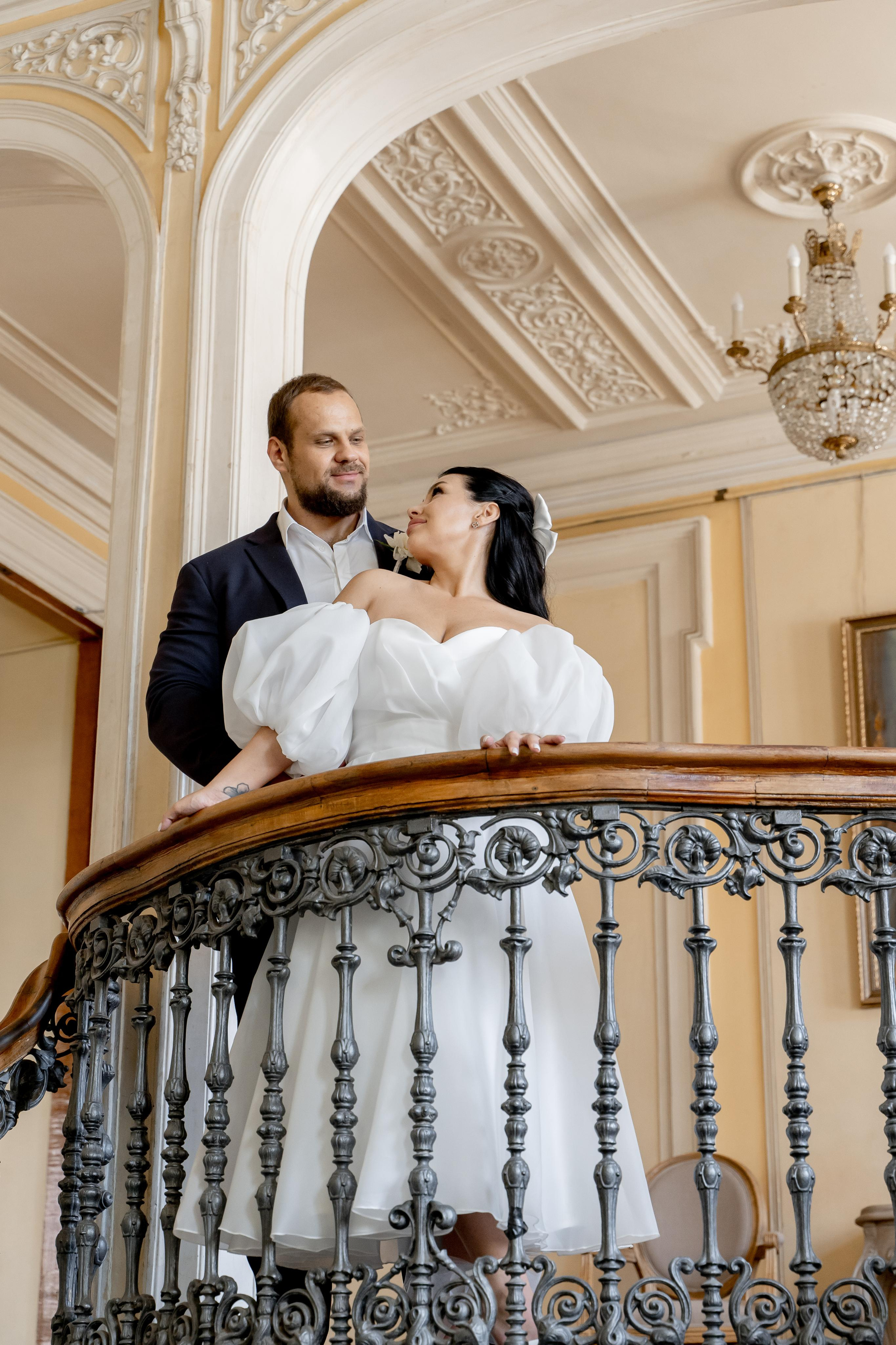 Свадебная фотосессия в библиотеке Пушкина. Индивидуальный и семейный фотограф в Москве и городе Видное. Свадебный фотограф в Москве. Свадебный фотограф в Московской области. Свадебная фотосессия 2023. Заказать свадебную фотосессию. Фотограф недорого. Красивые свадебные фотографии. Душевный фотограф. Фотограф Видное. Фотограф Домодедово. Фотограф Бутово. Фотограф Москва. Фотограф Царицыно. Свадебная фотосессия в Царицыно. Семейная фотосессия. Контент-фотосессия в Москве. Контент-фотограф. Визуал для эксперта. 