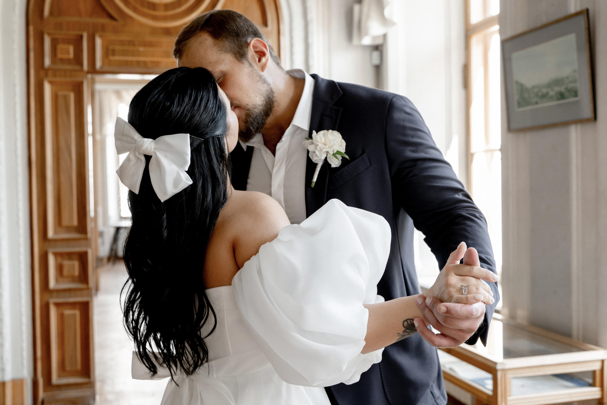 Свадебная фотосессия в библиотеке Пушкина. Индивидуальный и семейный фотограф в Москве и городе Видное. Свадебный фотограф в Москве. Свадебный фотограф в Московской области. Свадебная фотосессия 2023. Заказать свадебную фотосессию. Фотограф недорого. Красивые свадебные фотографии. Душевный фотограф. Фотограф Видное. Фотограф Домодедово. Фотограф Бутово. Фотограф Москва. Фотограф Царицыно. Свадебная фотосессия в Царицыно. Семейная фотосессия. Контент-фотосессия в Москве. Контент-фотограф. Визуал для эксперта. 