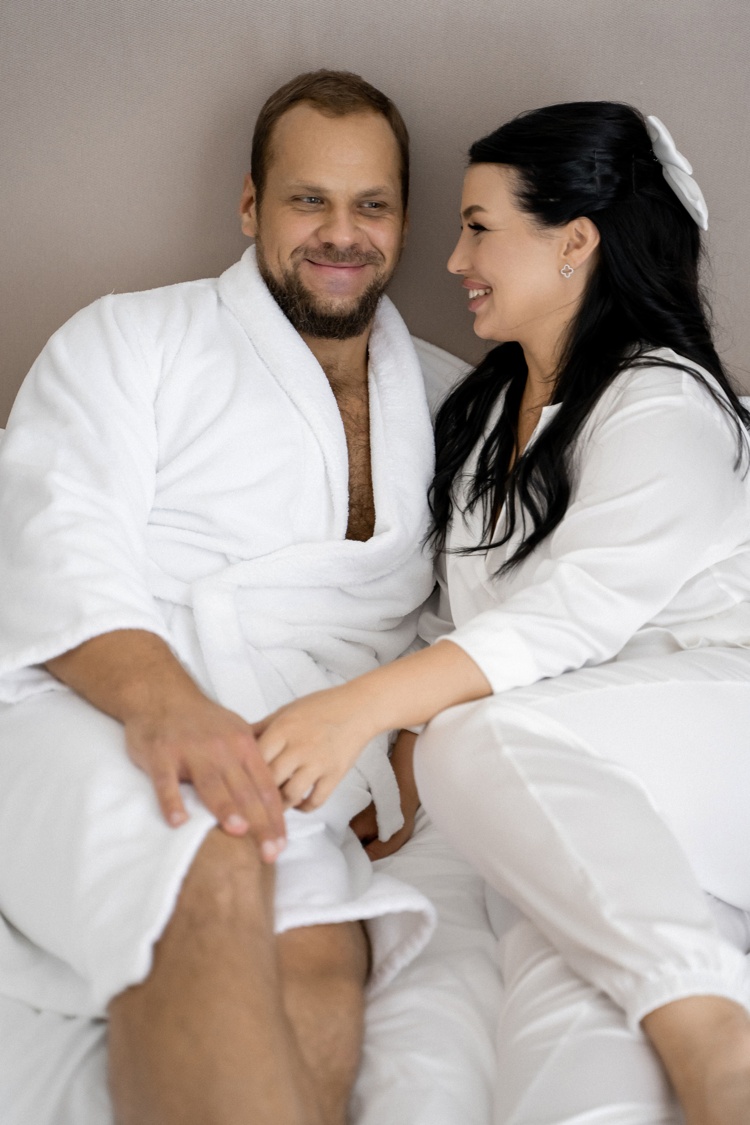 Свадебная фотосессия сборов жениха и невесты в номере отеля. Индивидуальный и семейный фотограф в Москве и городе Видное. Свадебный фотограф в Москве. Свадебный фотограф в Московской области. Свадебная фотосессия 2023. Заказать свадебную фотосессию. Фотограф недорого. Красивые свадебные фотографии. Душевный фотограф. Фотограф Видное. Фотограф Домодедово. Фотограф Бутово. Фотограф Москва. Фотограф Царицыно. Свадебная фотосессия в Царицыно. Семейная фотосессия. Контент-фотосессия в Москве. Контент-фотограф. Визуал для эксперта. 