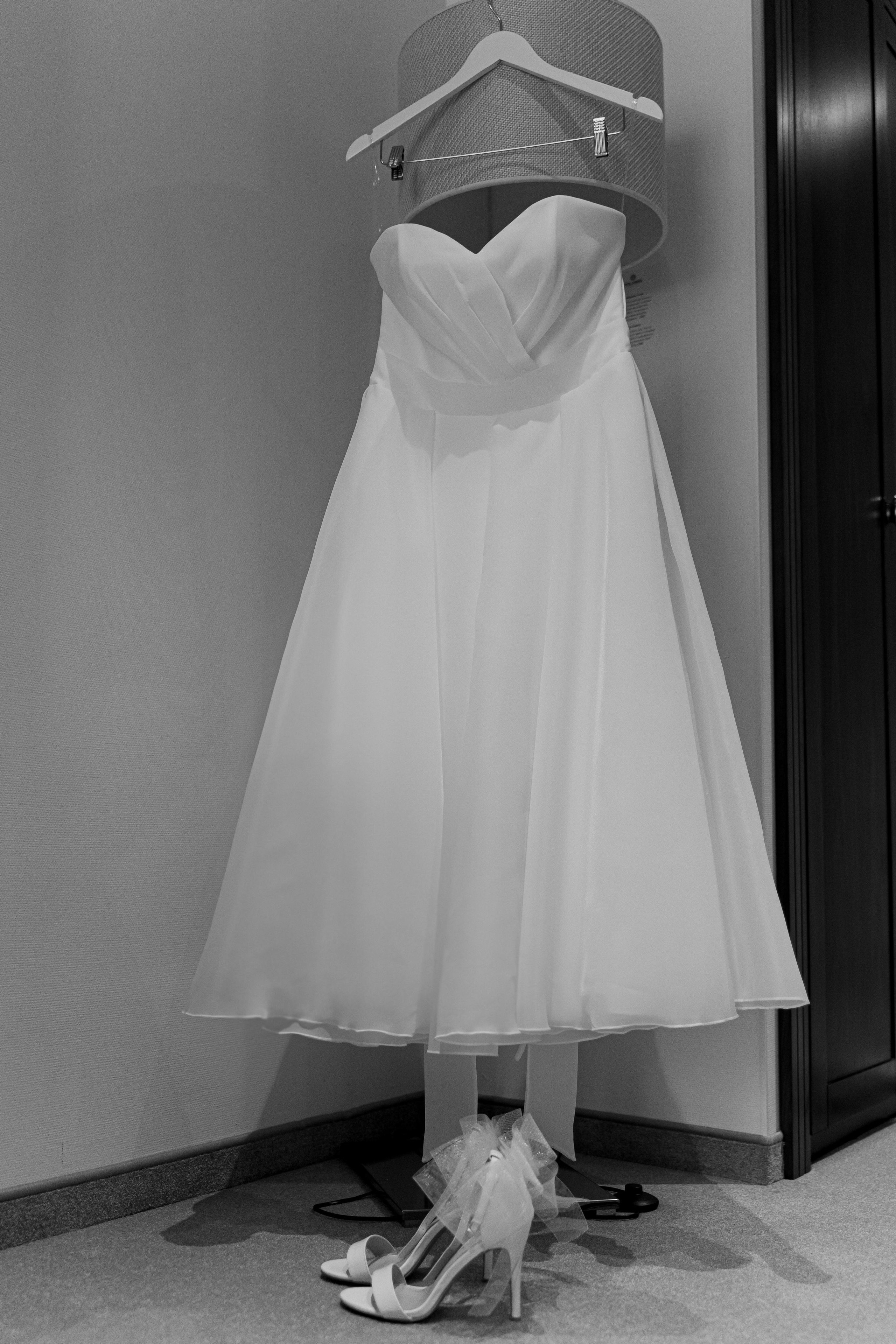 Свадебная фотосессия сборов жениха и невесты в номере отеля. Индивидуальный и семейный фотограф в Москве и городе Видное. Свадебный фотограф в Москве. Свадебный фотограф в Московской области. Свадебная фотосессия 2023. Заказать свадебную фотосессию. Фотограф недорого. Красивые свадебные фотографии. Душевный фотограф. Фотограф Видное. Фотограф Домодедово. Фотограф Бутово. Фотограф Москва. Фотограф Царицыно. Свадебная фотосессия в Царицыно. Семейная фотосессия. Контент-фотосессия в Москве. Контент-фотограф. Визуал для эксперта. 