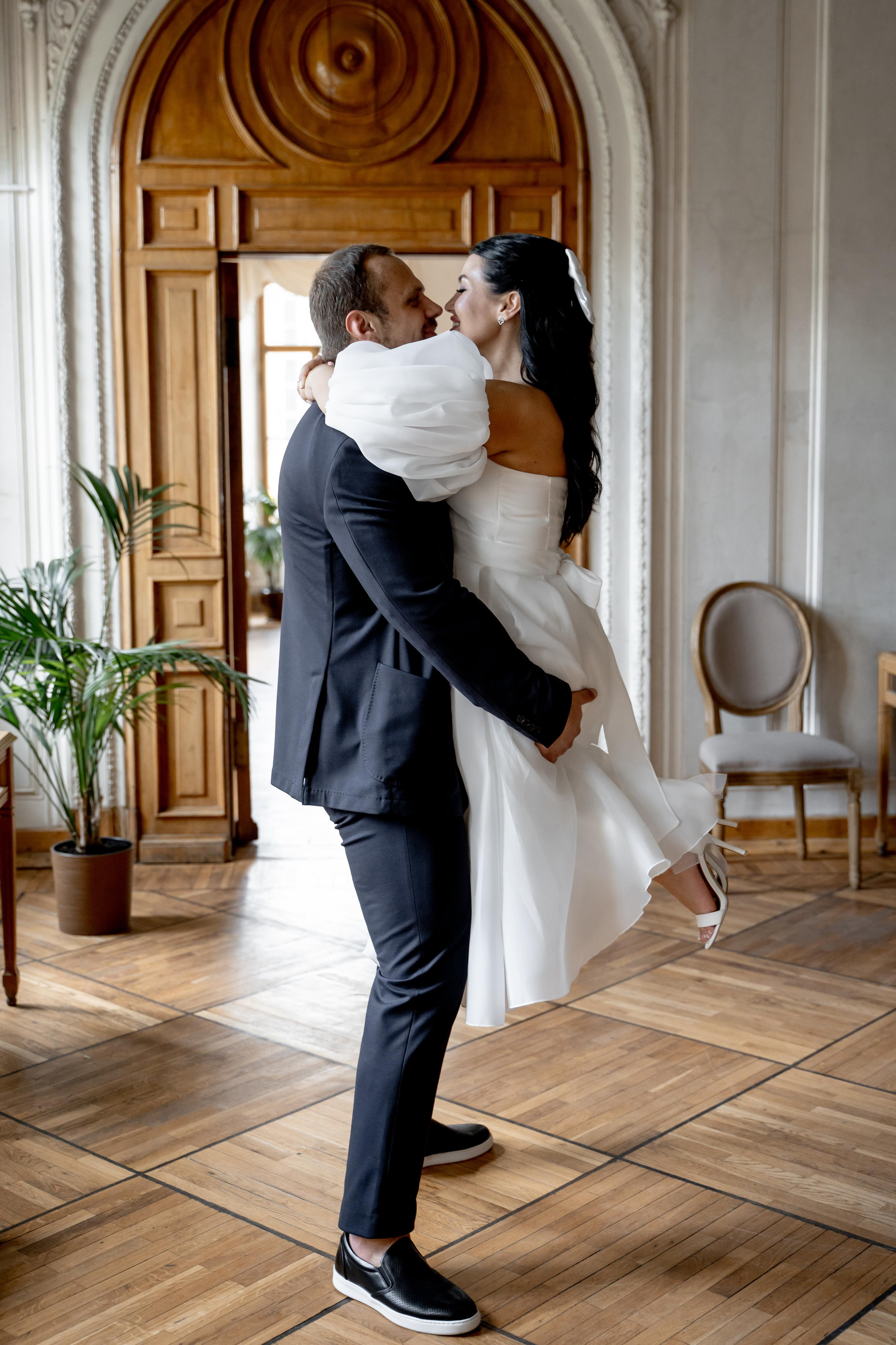 Свадебная фотосессия в библиотеке Пушкина. Индивидуальный и семейный фотограф в Москве и городе Видное. Свадебный фотограф в Москве. Свадебный фотограф в Московской области. Свадебная фотосессия 2023. Заказать свадебную фотосессию. Фотограф недорого. Красивые свадебные фотографии. Душевный фотограф. Фотограф Видное. Фотограф Домодедово. Фотограф Бутово. Фотограф Москва. Фотограф Царицыно. Свадебная фотосессия в Царицыно. Семейная фотосессия. Контент-фотосессия в Москве. Контент-фотограф. Визуал для эксперта. 