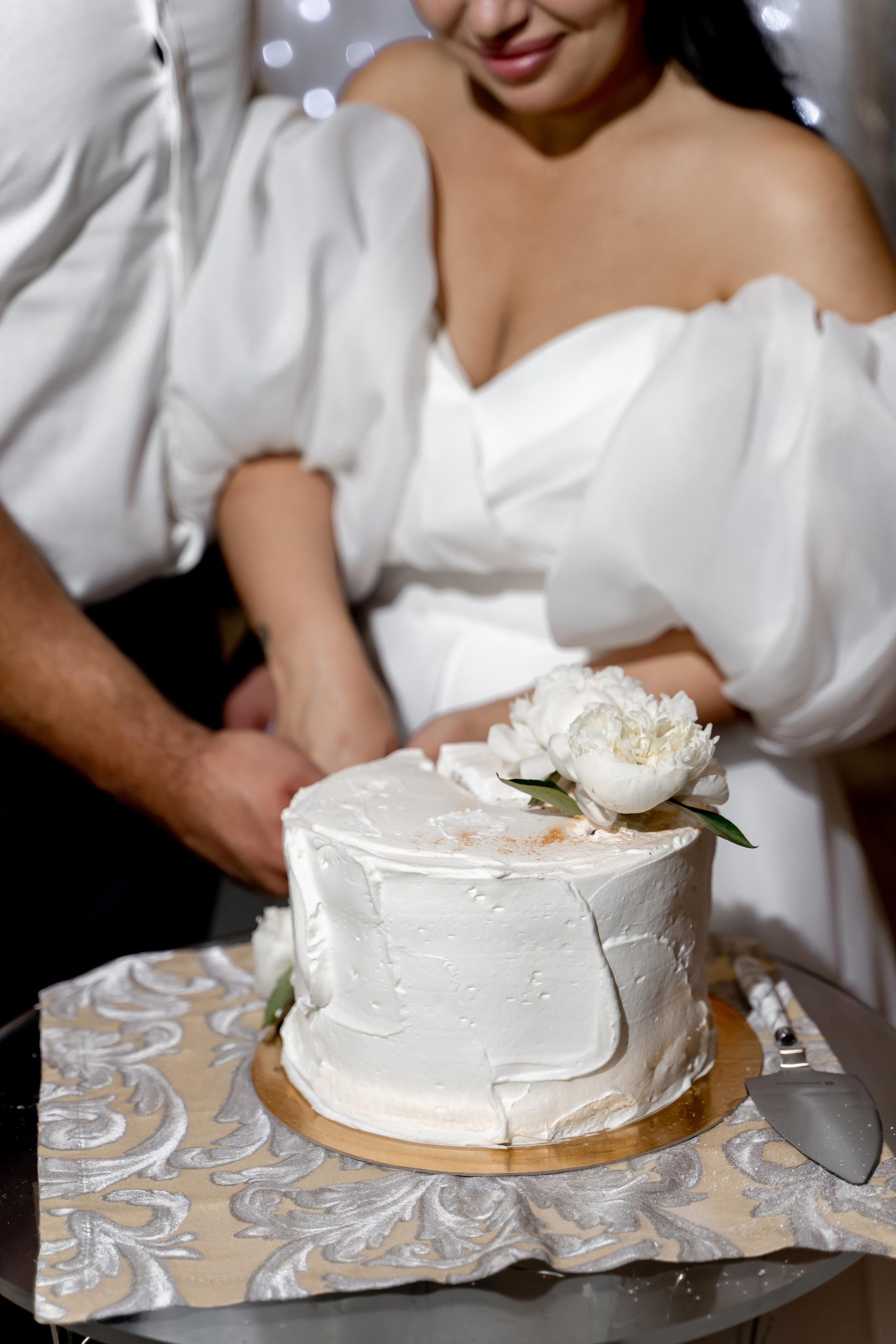 Свадебная фотосессия банкета в ресторане