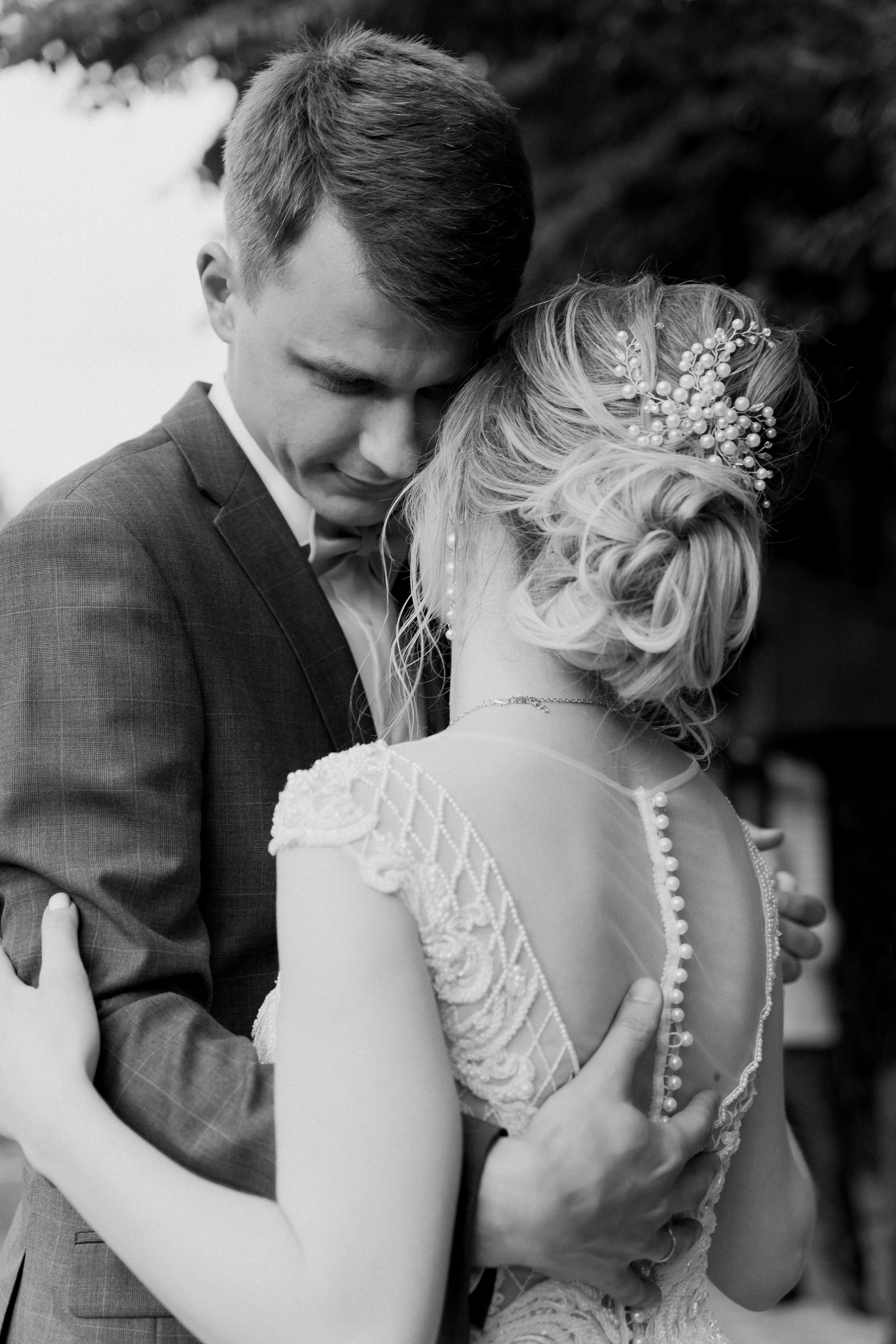 Свадебная фотосессия летом в Москве и Московской области. Первый танец. Индивидуальный и семейный фотограф в Москве и городе Видное. Свадебный фотограф в Москве. Свадебный фотограф в Московской области. Свадебная фотосессия 2023. Заказать свадебную фотосессию. Фотограф недорого. Красивые свадебные фотографии. Душевный фотограф. Фотограф Видное. Фотограф Домодедово. Фотограф Бутово. Фотограф Москва. Фотограф Царицыно. Свадебная фотосессия в Царицыно. Семейная фотосессия. Контент-фотосессия в Москве. Контент-фотограф. Визуал для эксперта. 