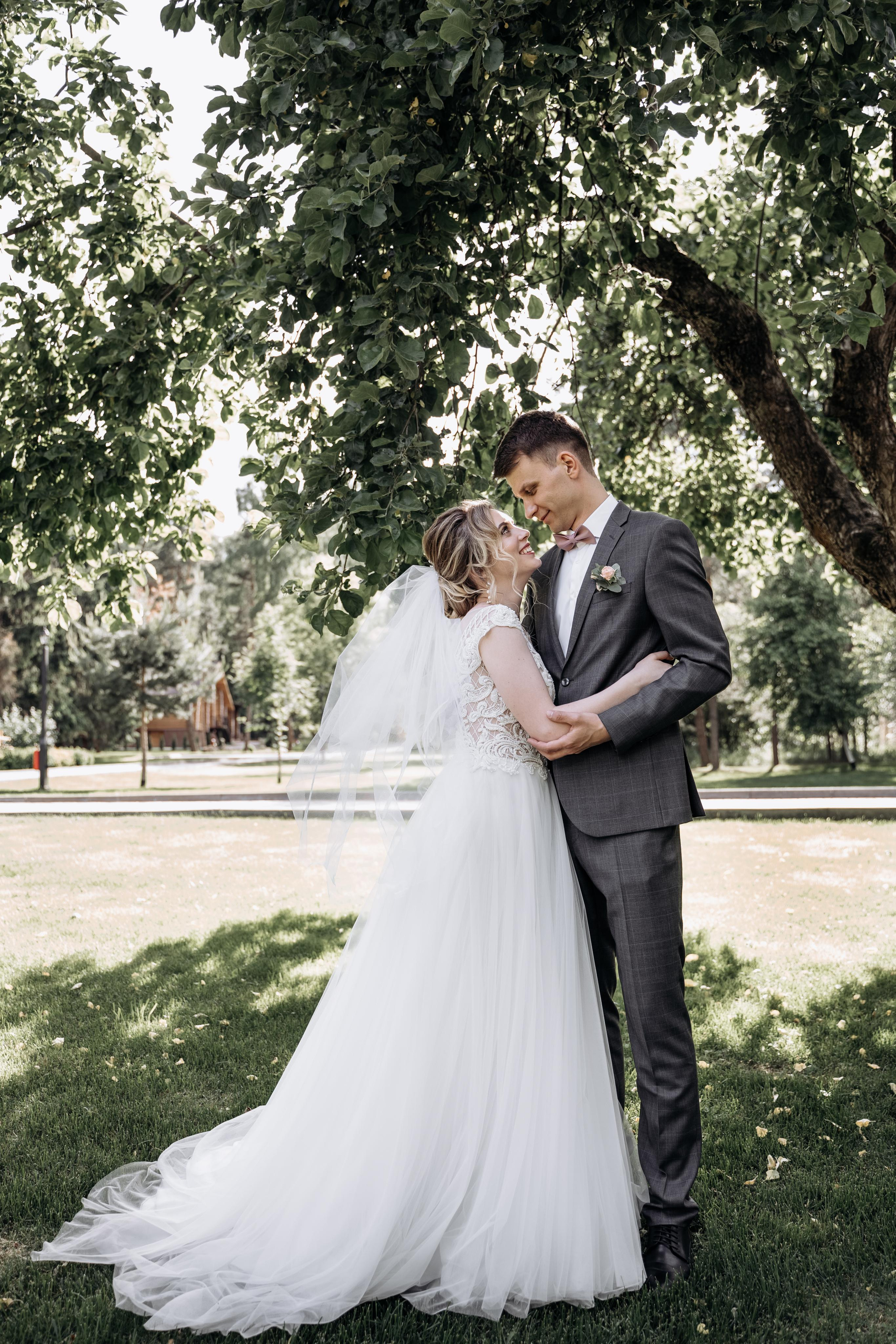 Свадебная фотосессия летом в Москве и Московской области. Индивидуальный и семейный фотограф в Москве и городе Видное. Свадебный фотограф в Москве. Свадебный фотограф в Московской области. Свадебная фотосессия 2023. Заказать свадебную фотосессию. Фотограф недорого. Красивые свадебные фотографии. Душевный фотограф. Фотограф Видное. Фотограф Домодедово. Фотограф Бутово. Фотограф Москва. Фотограф Царицыно. Свадебная фотосессия в Царицыно. Семейная фотосессия. Контент-фотосессия в Москве. Контент-фотограф. Визуал для эксперта. 