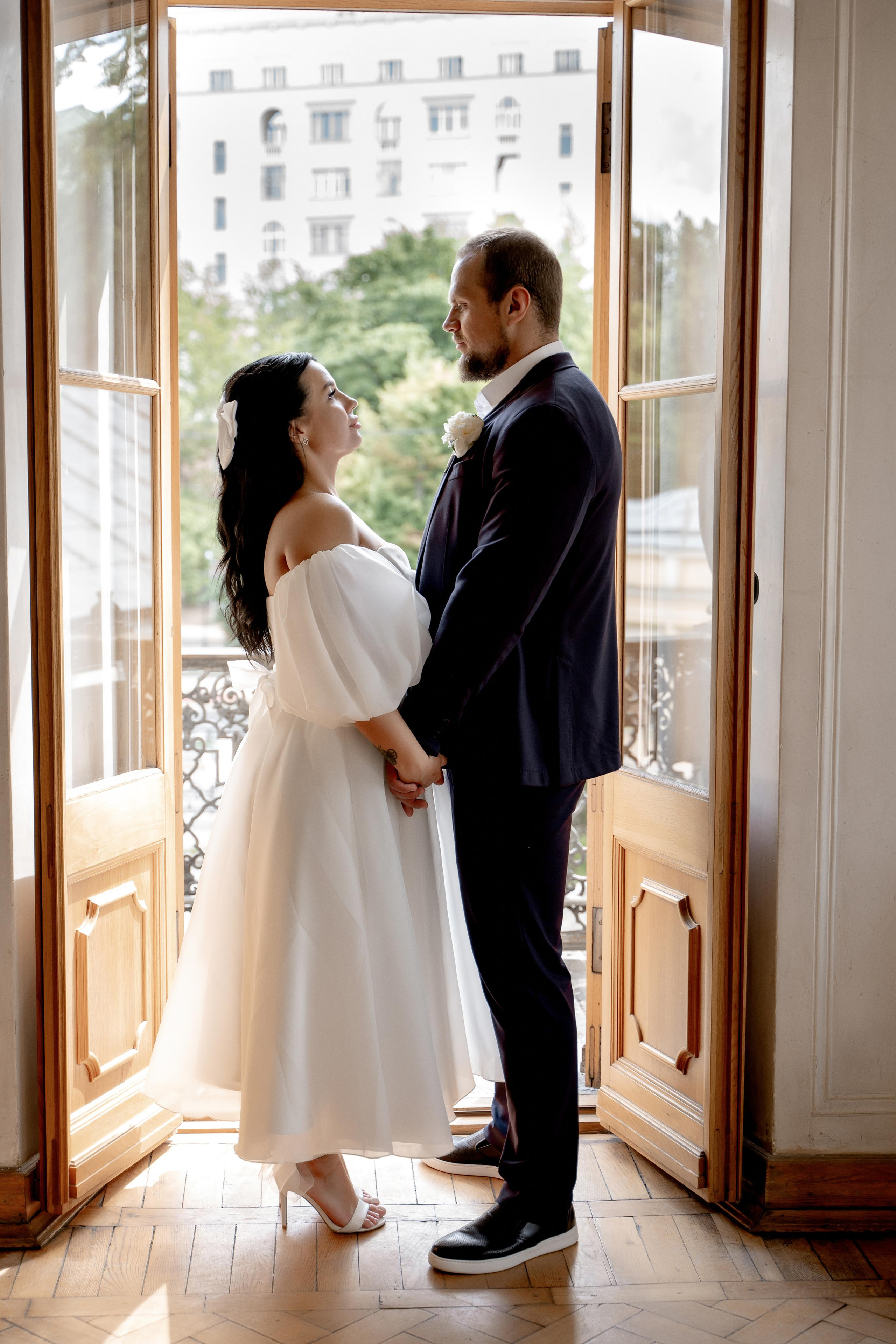 Свадебная фотосессия в библиотеке Пушкина.Индивидуальный и семейный фотограф в Москве и городе Видное. Свадебный фотограф в Москве. Свадебный фотограф в Московской области. Свадебная фотосессия 2023. Заказать свадебную фотосессию. Фотограф недорого. Красивые свадебные фотографии. Душевный фотограф. Фотограф Видное. Фотограф Домодедово. Фотограф Бутово. Фотограф Москва. Фотограф Царицыно. Свадебная фотосессия в Царицыно. Семейная фотосессия. Контент-фотосессия в Москве. Контент-фотограф. Визуал для эксперта.  