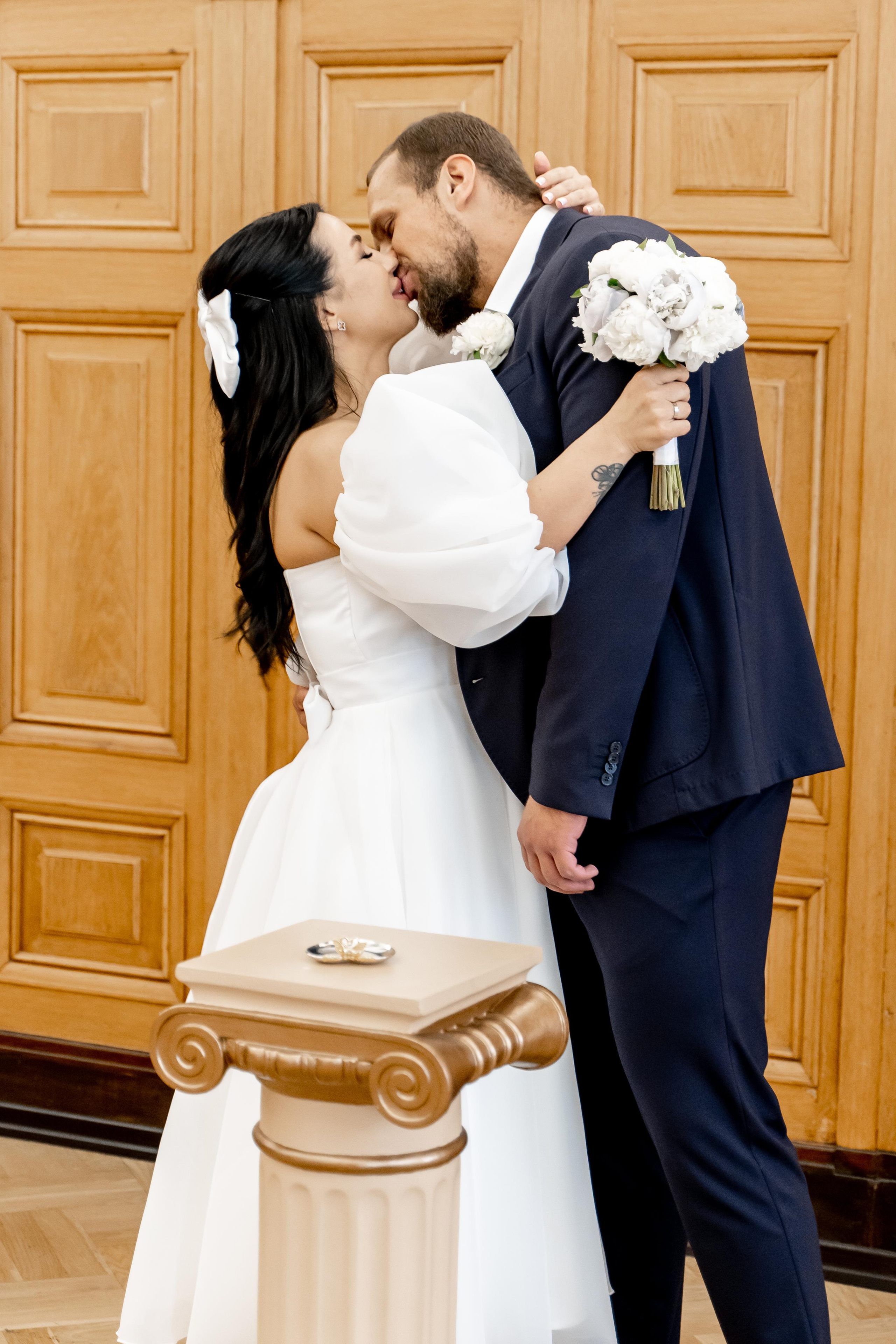 Свадебная фотосессия в Грибоедовском ЗАГСе