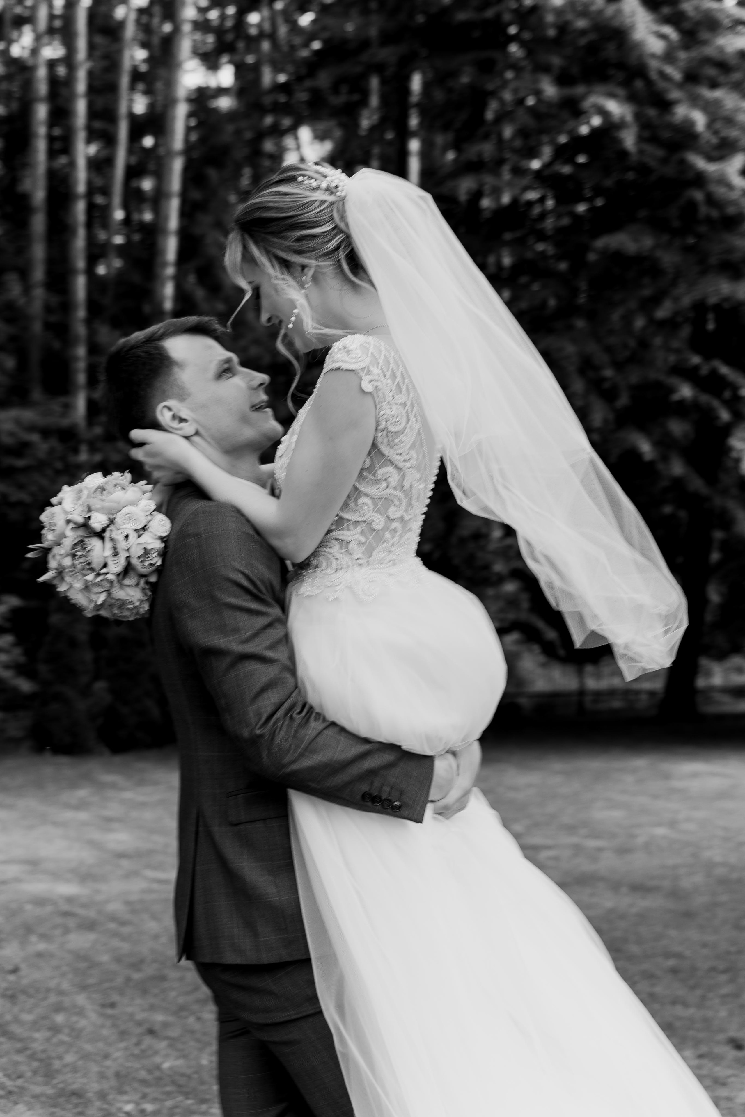 Свадебная фотосессия летом в Москве и Московской области