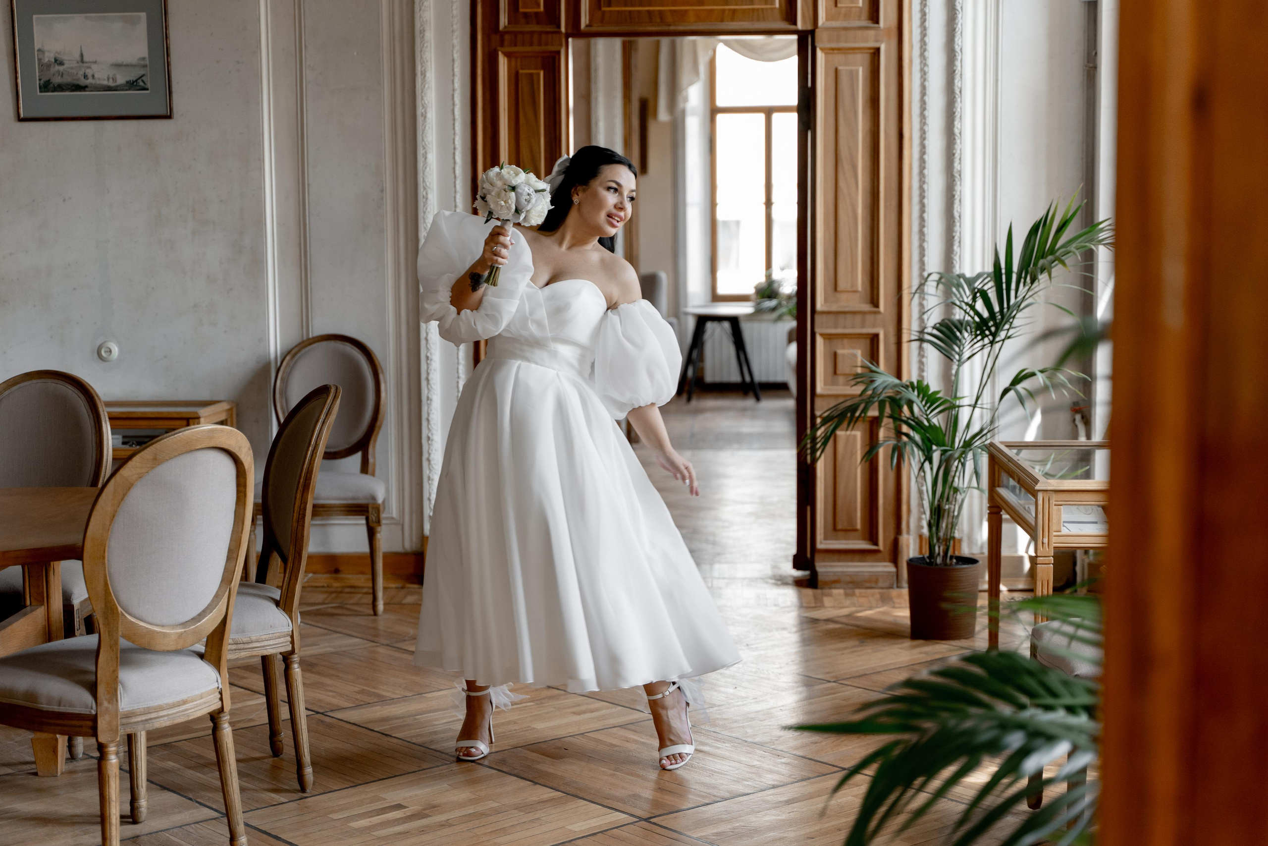 Свадебная фотосессия в библиотеке Пушкина. Индивидуальный и семейный фотограф в Москве и городе Видное. Свадебный фотограф в Москве. Свадебный фотограф в Московской области. Свадебная фотосессия 2023. Заказать свадебную фотосессию. Фотограф недорого. Красивые свадебные фотографии. Душевный фотограф. Фотограф Видное. Фотограф Домодедово. Фотограф Бутово. Фотограф Москва. Фотограф Царицыно. Свадебная фотосессия в Царицыно. Семейная фотосессия. Контент-фотосессия в Москве. Контент-фотограф. Визуал для эксперта. 