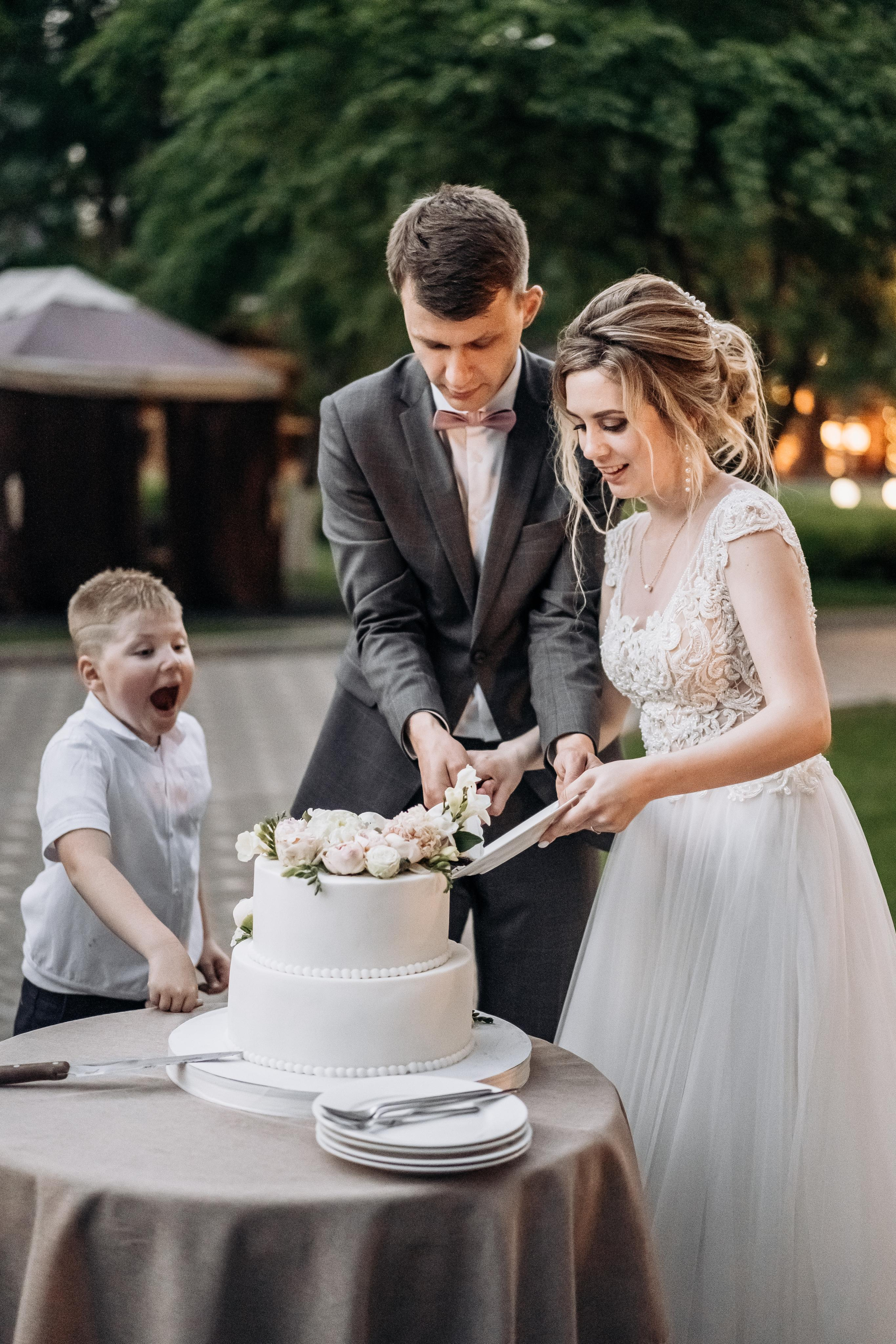 Свадебная фотосессия летом в Москве и Московской области. Индивидуальный и семейный фотограф в Москве и городе Видное. Свадебный фотограф в Москве. Свадебный фотограф в Московской области. Свадебная фотосессия 2023. Заказать свадебную фотосессию. Фотограф недорого. Красивые свадебные фотографии. Душевный фотограф. Фотограф Видное. Фотограф Домодедово. Фотограф Бутово. Фотограф Москва. Фотограф Царицыно. Свадебная фотосессия в Царицыно. Семейная фотосессия. Контент-фотосессия в Москве. Контент-фотограф. Визуал для эксперта. 