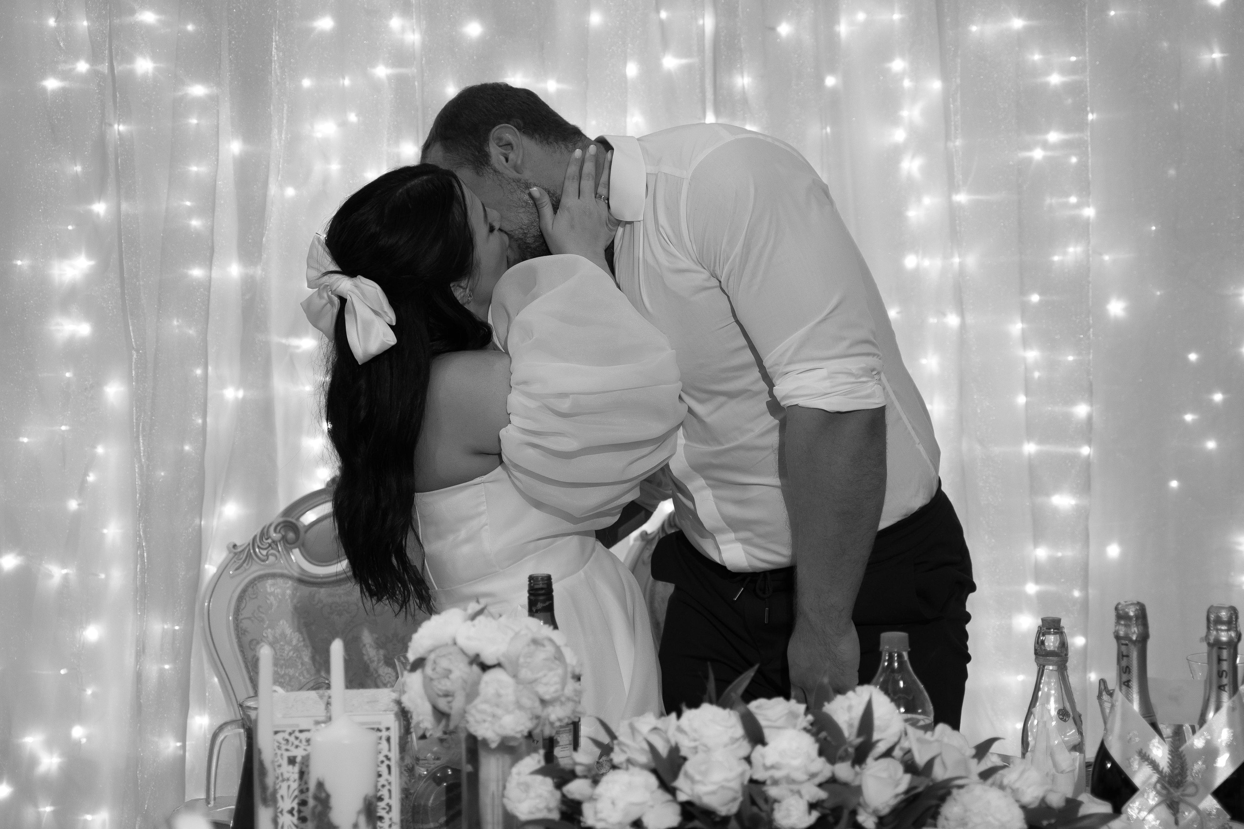 Свадебная фотосессия банкета в ресторане