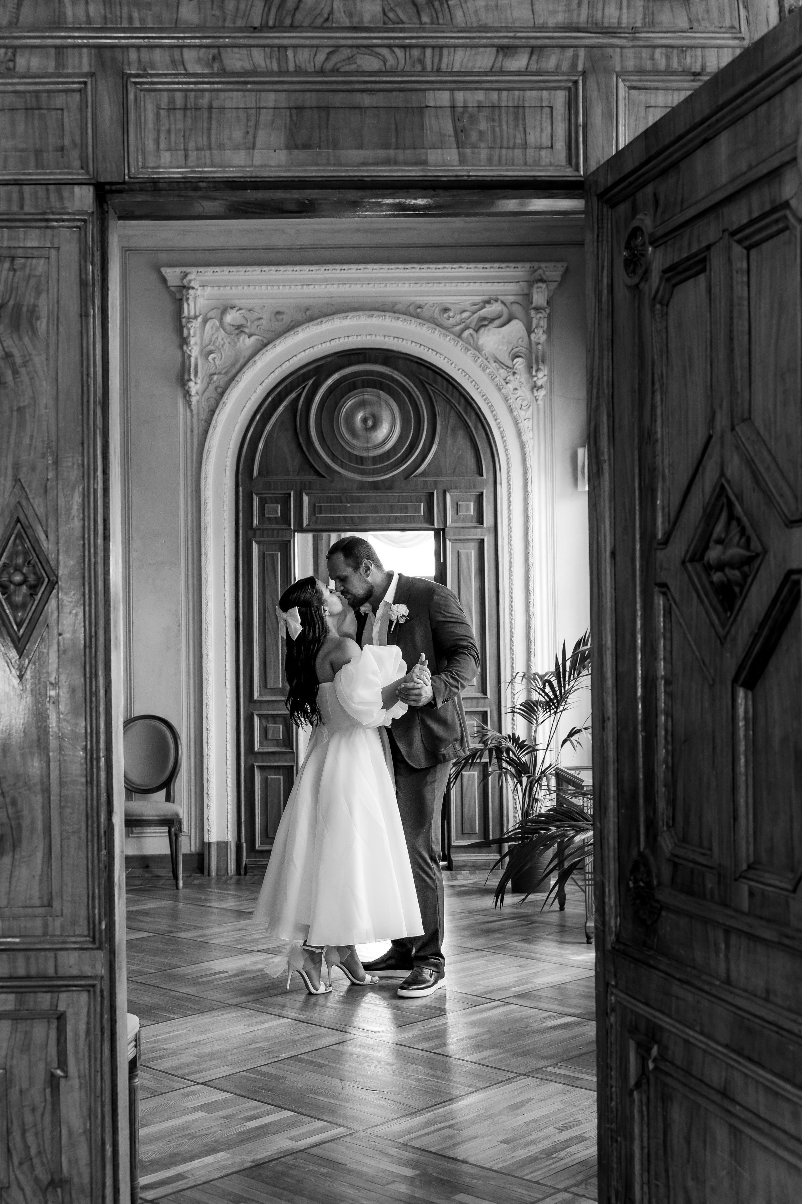 Свадебная фотосессия в библиотеке Пушкина