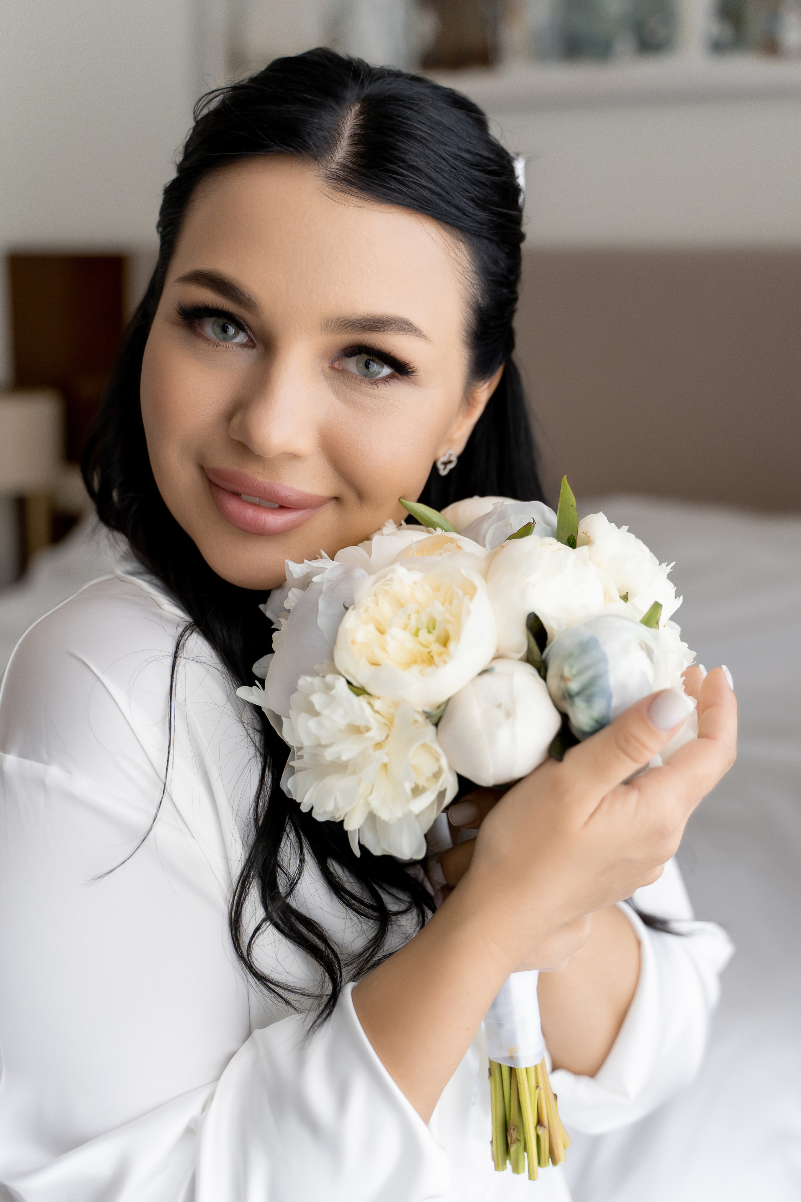 Свадебная фотосессия сборов жениха и невесты в номере отеля. Индивидуальный и семейный фотограф в Москве и городе Видное. Свадебный фотограф в Москве. Свадебный фотограф в Московской области. Свадебная фотосессия 2023. Заказать свадебную фотосессию. Фотограф недорого. Красивые свадебные фотографии. Душевный фотограф. Фотограф Видное. Фотограф Домодедово. Фотограф Бутово. Фотограф Москва. Фотограф Царицыно. Свадебная фотосессия в Царицыно. Семейная фотосессия. Контент-фотосессия в Москве. Контент-фотограф. Визуал для эксперта. 