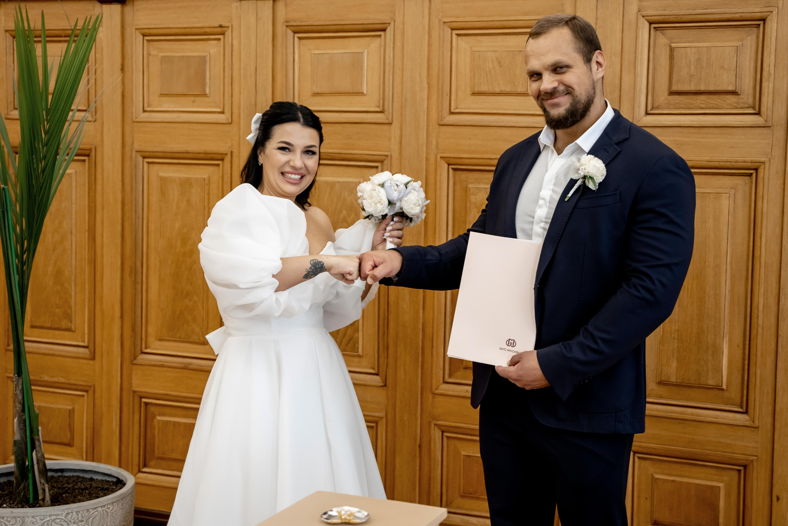 Свадебная фотосессия в Грибоедовском ЗАГСе.Индивидуальный и семейный фотограф в Москве и городе Видное. Свадебный фотограф в Москве. Свадебный фотограф в Московской области. Свадебная фотосессия 2023. Заказать свадебную фотосессию. Фотограф недорого. Красивые свадебные фотографии. Душевный фотограф. Фотограф Видное. Фотограф Домодедово. Фотограф Бутово. Фотограф Москва. Фотограф Царицыно. Свадебная фотосессия в Царицыно. Семейная фотосессия. Контент-фотосессия в Москве. Контент-фотограф. Визуал для эксперта.  