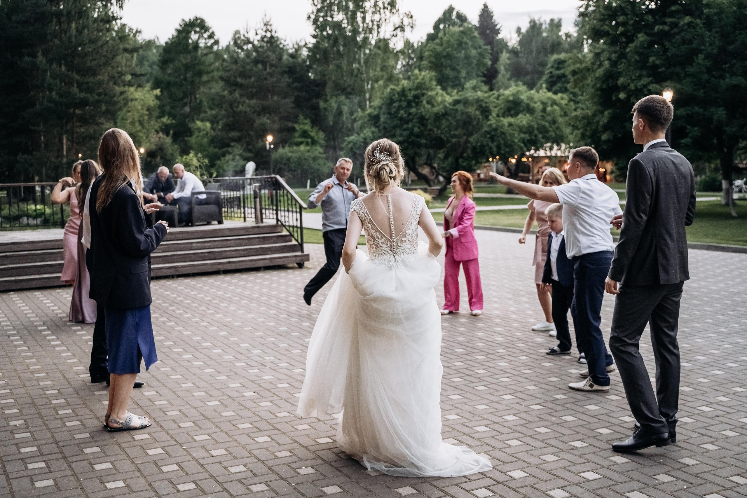 Свадебная фотосессия летом в Москве и Московской области