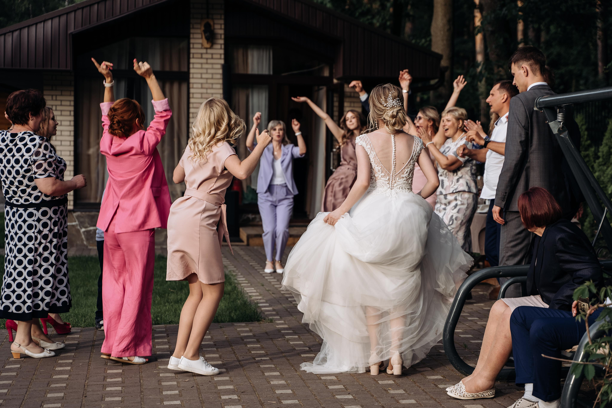 Свадебная фотосессия летом в Москве и Московской области