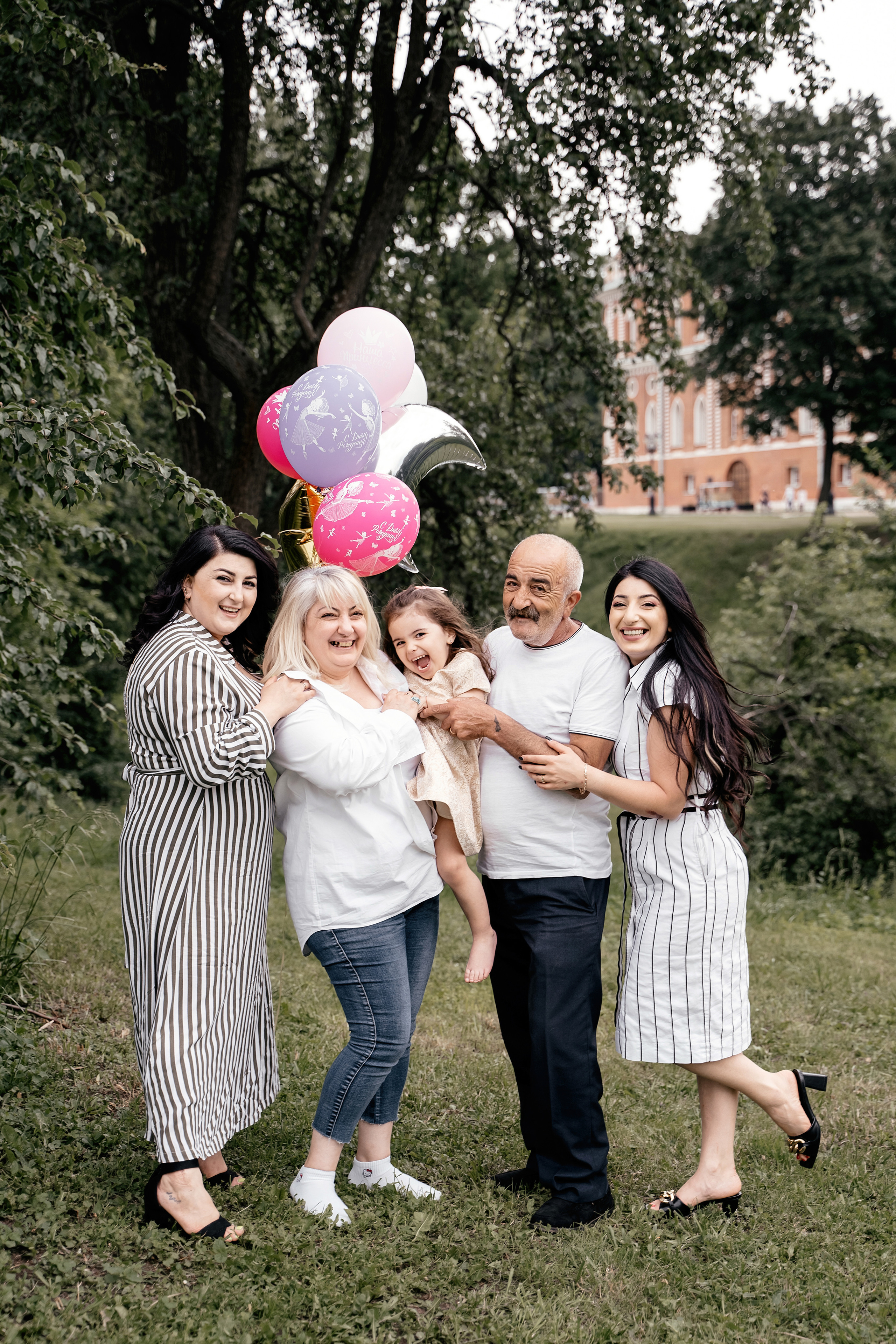 Домашняя семейная фотосессия в Москве, Домодедово, Видное, Бутово, Щербинка. Семейный фотограф Москва и Московская область. Семейная фотосессия на природе. Фотосессия детского праздника. Фотосессия юбилея. Фотосессия в день рождения. Фотограф на годик ребенку. Детский фотограф. Фоторепортаж семейного праздника. Детский фотограф Москва.