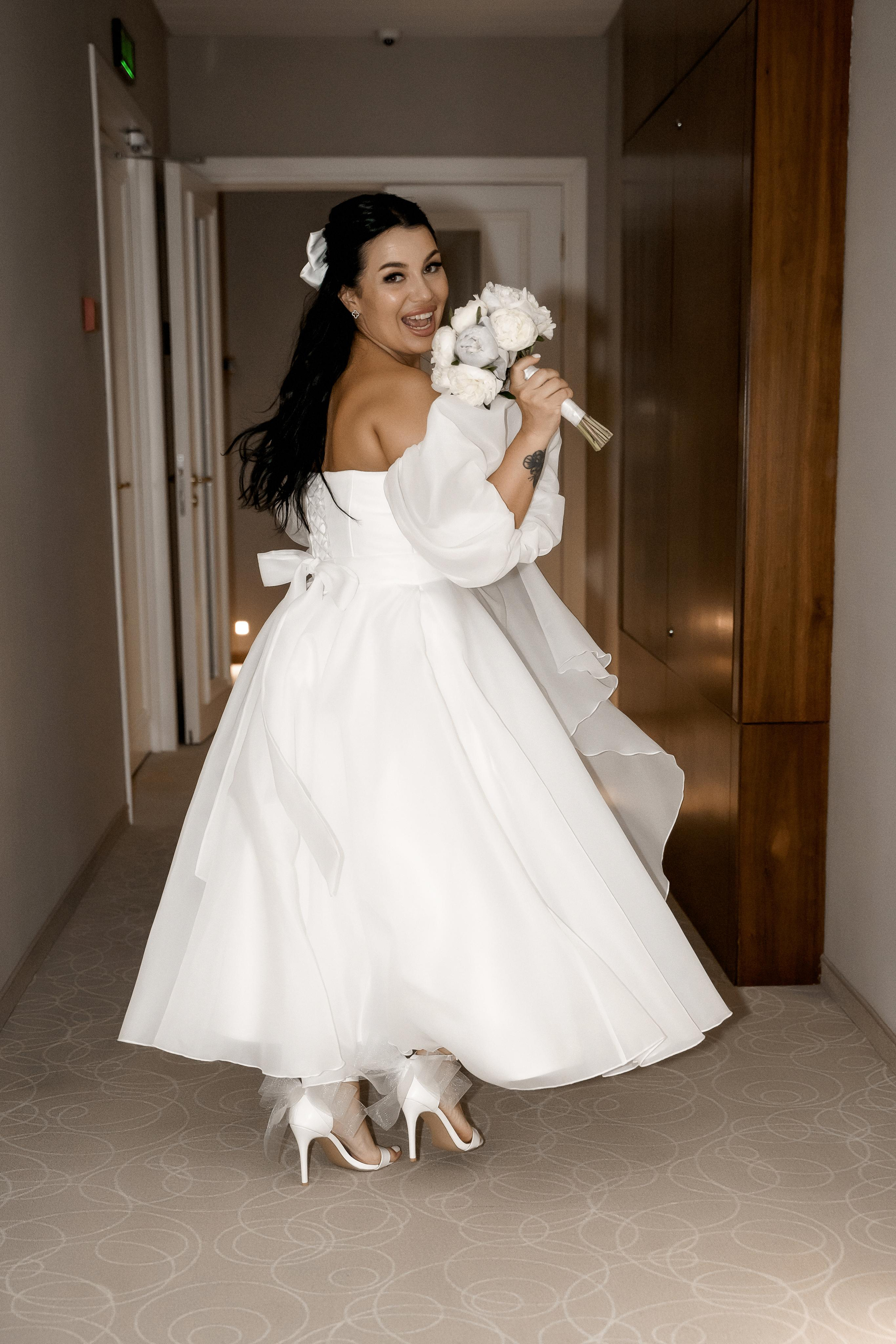 Свадебная фотосессия сборов жениха и невесты в номере отеля. Индивидуальный и семейный фотограф в Москве и городе Видное. Свадебный фотограф в Москве. Свадебный фотограф в Московской области. Свадебная фотосессия 2023. Заказать свадебную фотосессию. Фотограф недорого. Красивые свадебные фотографии. Душевный фотограф. Фотограф Видное. Фотограф Домодедово. Фотограф Бутово. Фотограф Москва. Фотограф Царицыно. Свадебная фотосессия в Царицыно. Семейная фотосессия. Контент-фотосессия в Москве. Контент-фотограф. Визуал для эксперта. 