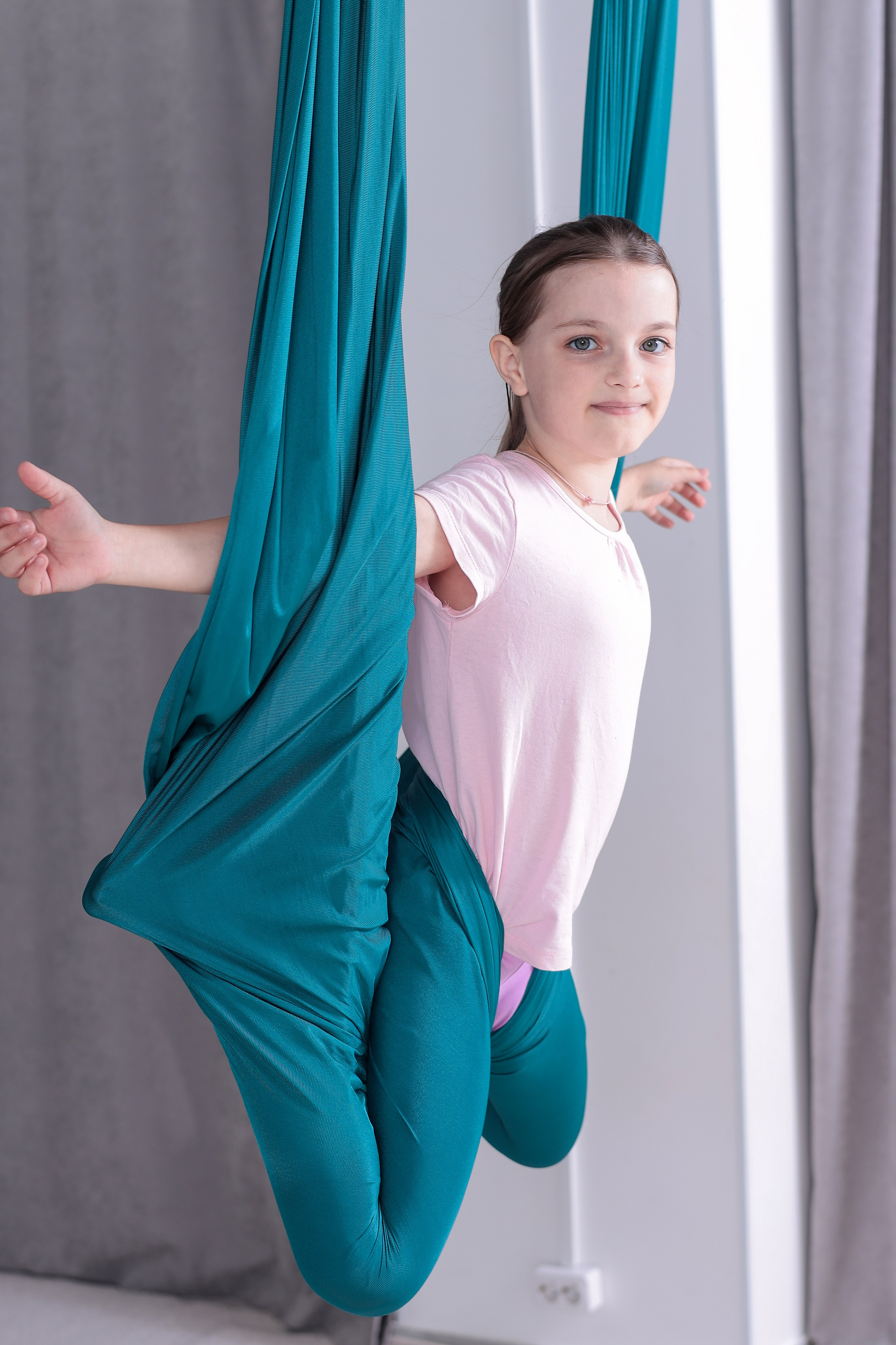 Детская аэройога. Фотограф Надршина Лилия