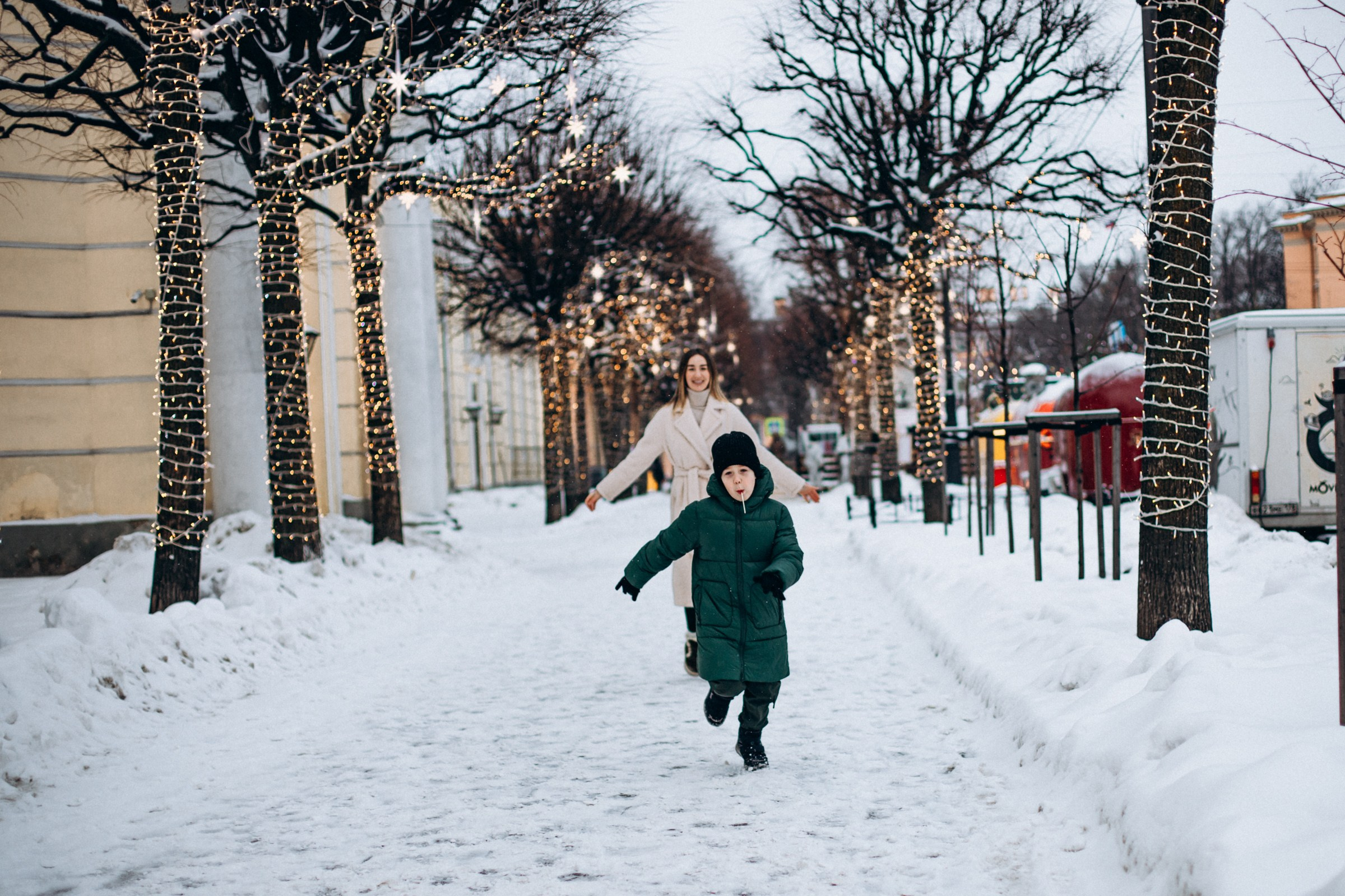 Оксана с сыном в декабре. Фотопрогулка в Петербурге. Индивидуальный и семейный фотограф в Санкт-Петербурге