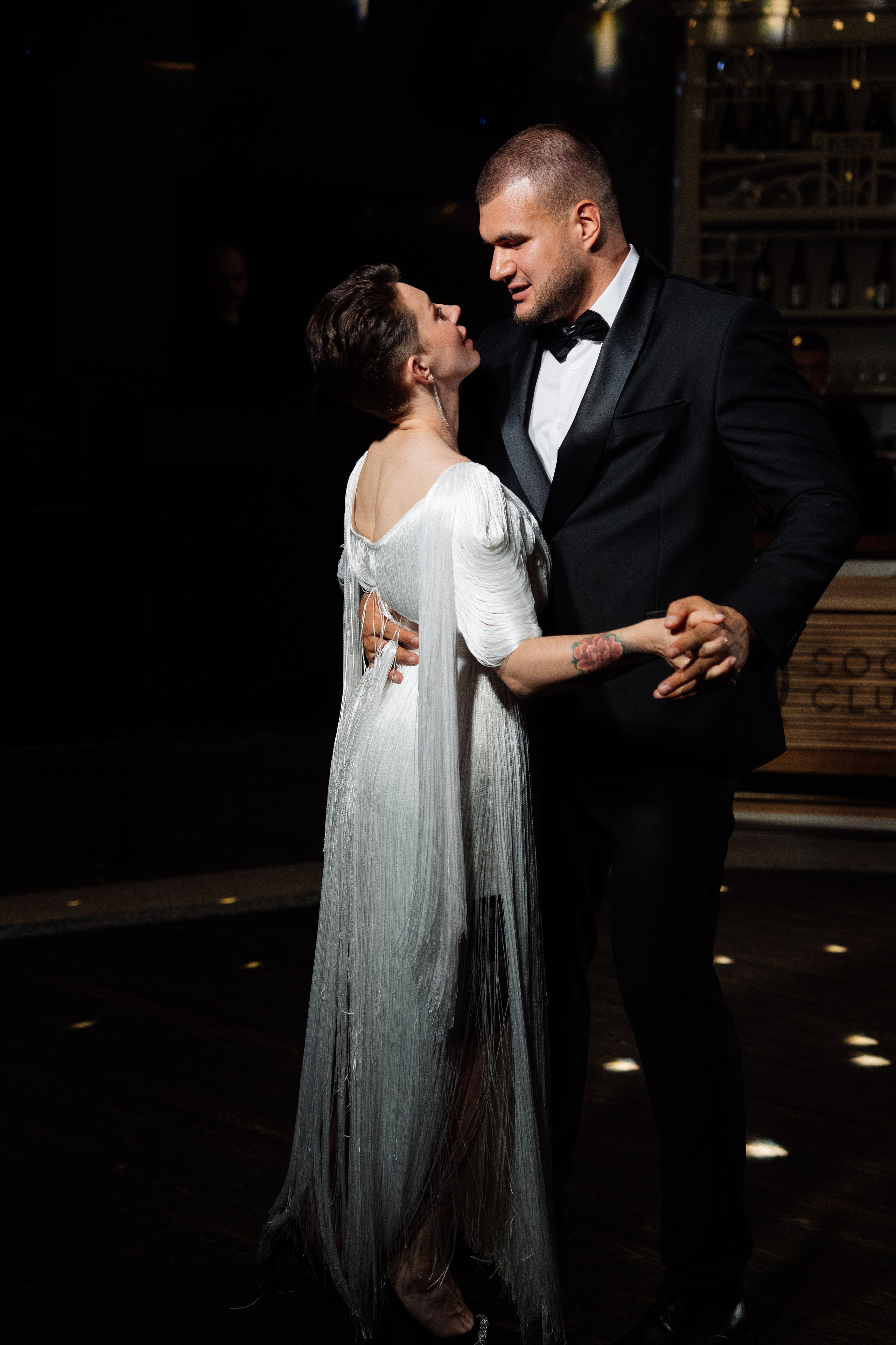 Свадьба в сошиал клабе. Свадебный фотограф организатор в Санкт-Петербурге Ассоль Опарина