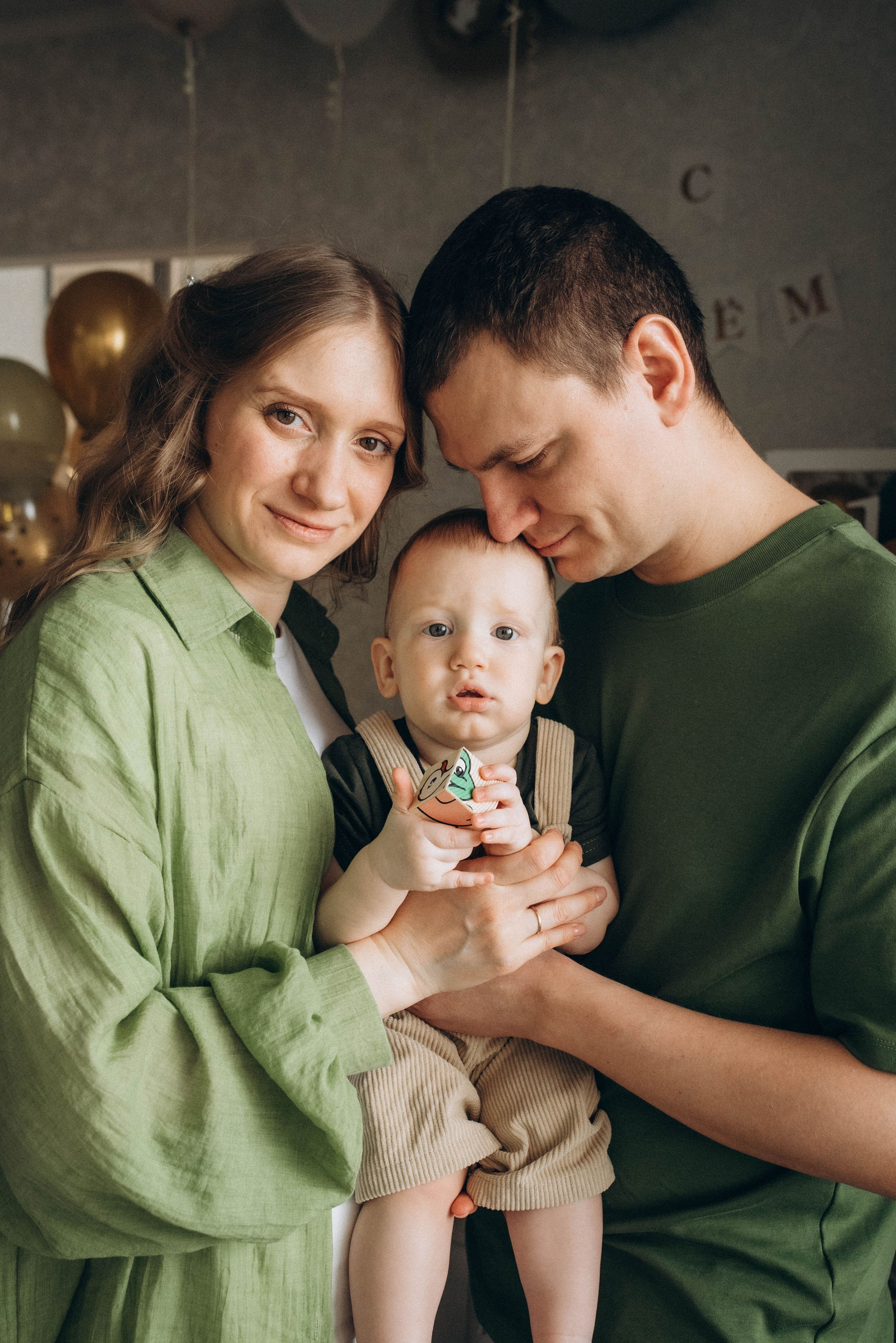 Семейная фотосессия ко дню рождения малыша. Семейный фотограф в Железнодорожном Масаева Елена