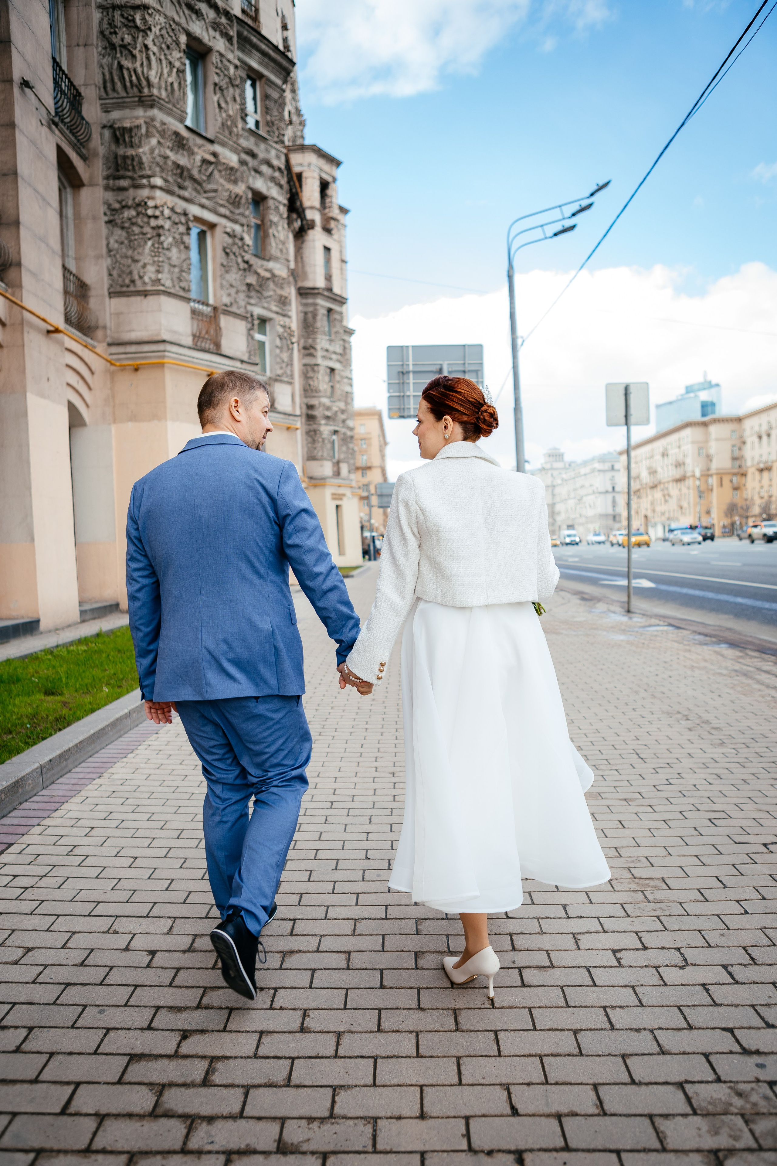 Серия свадебных фотографий: Кутузовский ЗАГС и фотопрогулка на фоне Москва-Сити. Свадебный фотограф в Москве