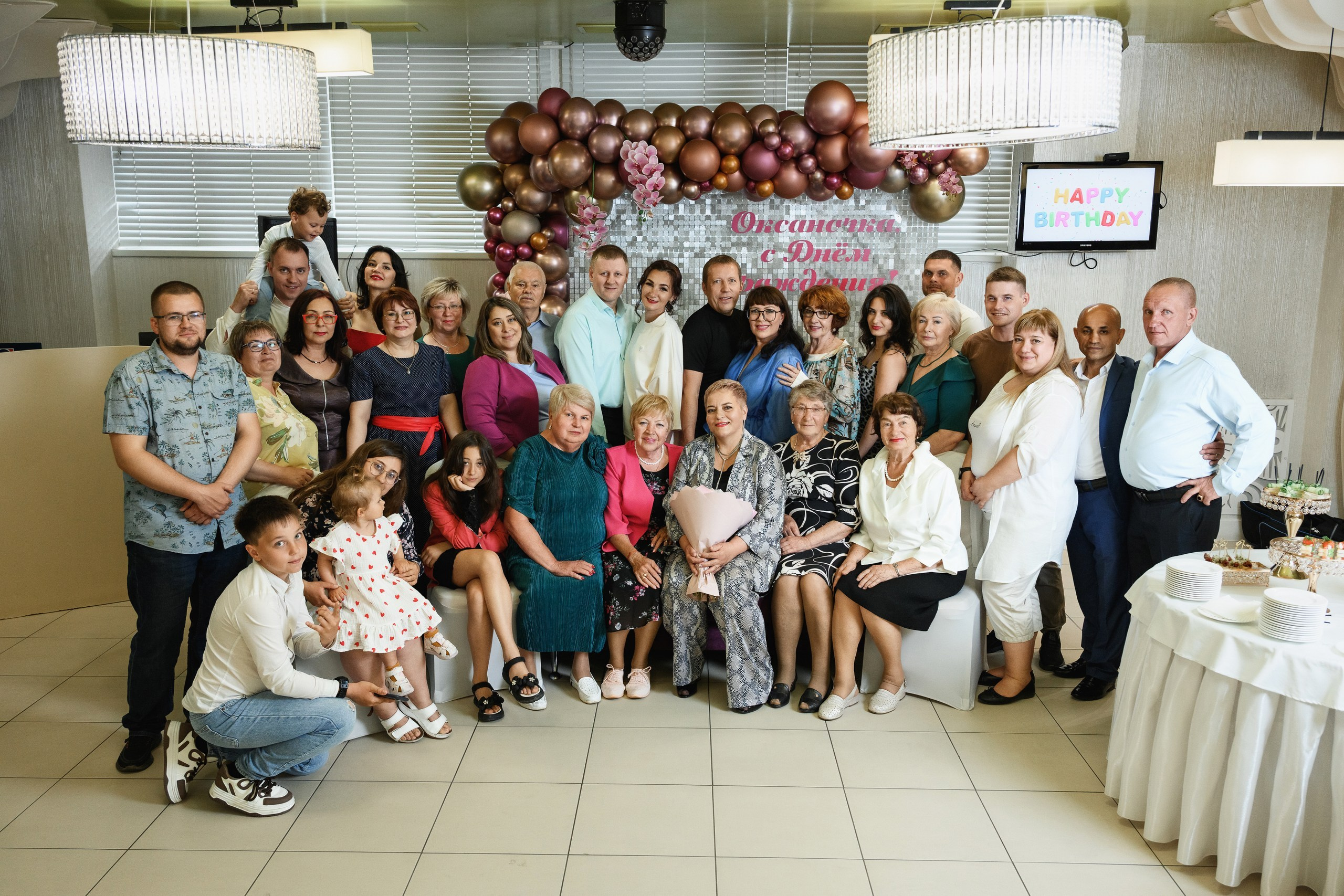 Фотосъемка юбилея в Петропавловске-Камчатском, Юбилейная фотосессия в Петропавловске-Камчатском, Торжественная съемка юбилея в ресторане Петропавловска-Камчатского, Эмоциональные кадры с семейного праздника в Петропавловске-Камчатском, Профессиональная съемка юбилейных мероприятий в Петропавловске-Камчатском.