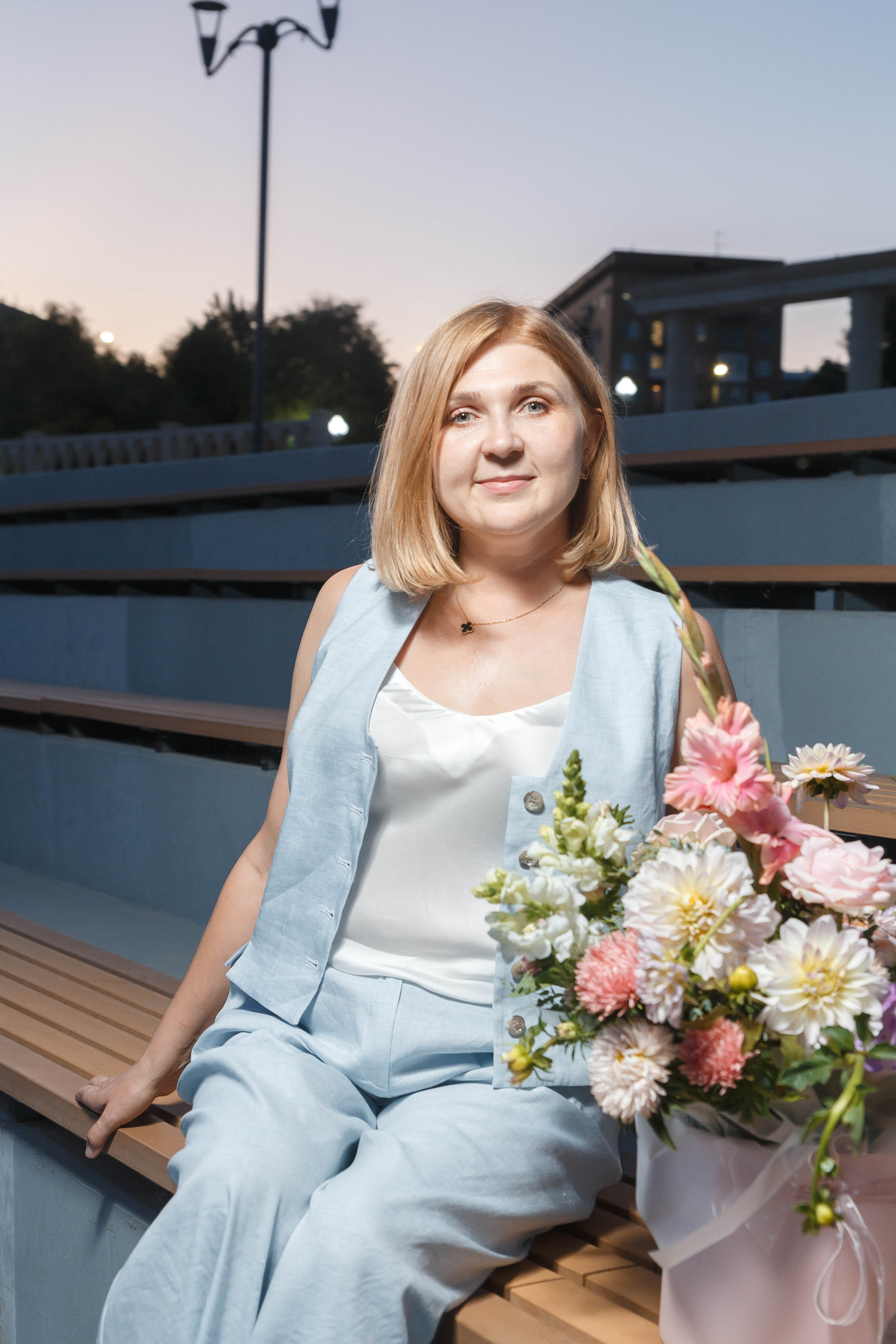 День рождения Оксаны: подруги, набережная, торт, шампанское. Событийный фотограф Максим Бескоровайновнов