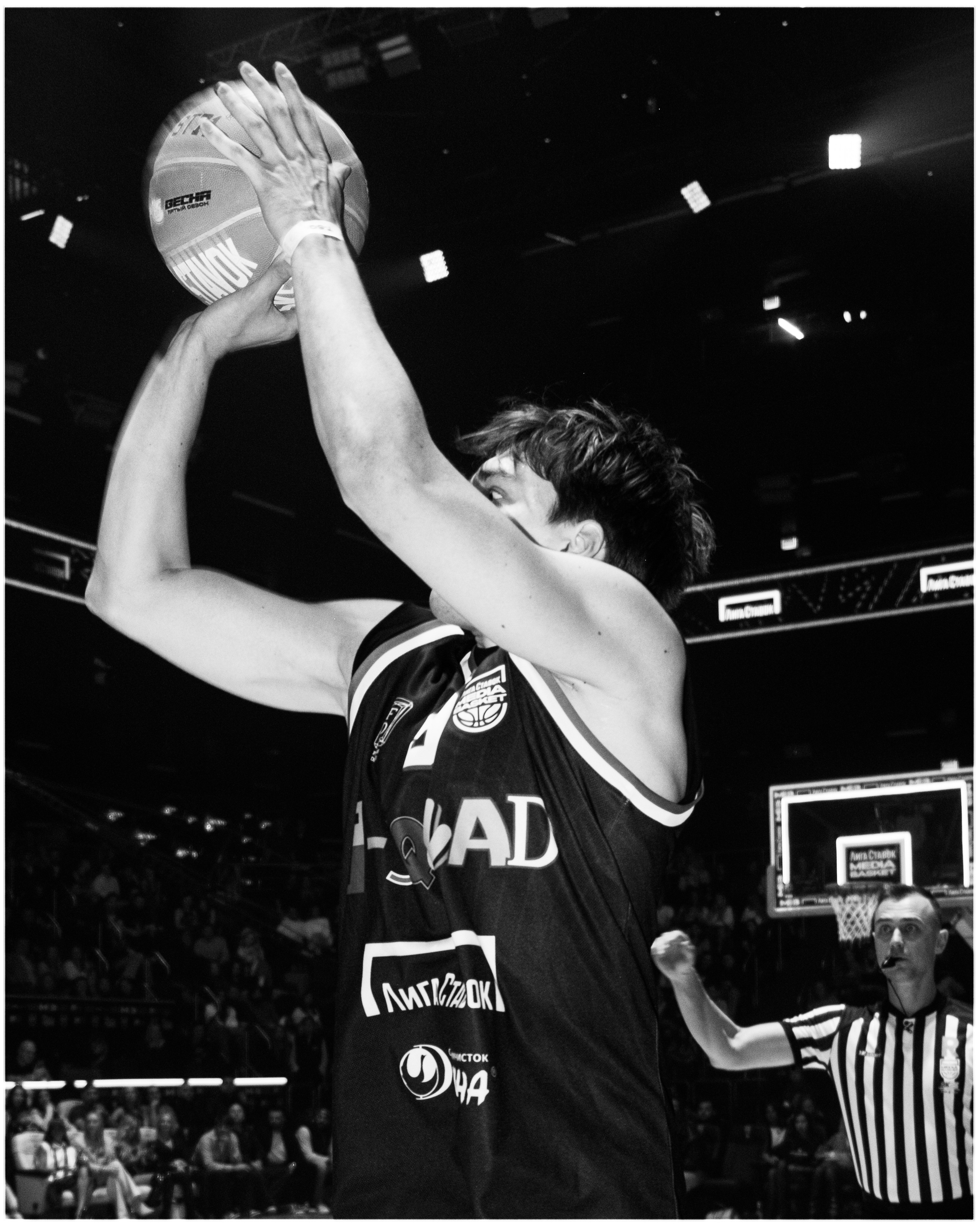 Sport. Photographer in Moscow with a night vibe of photos