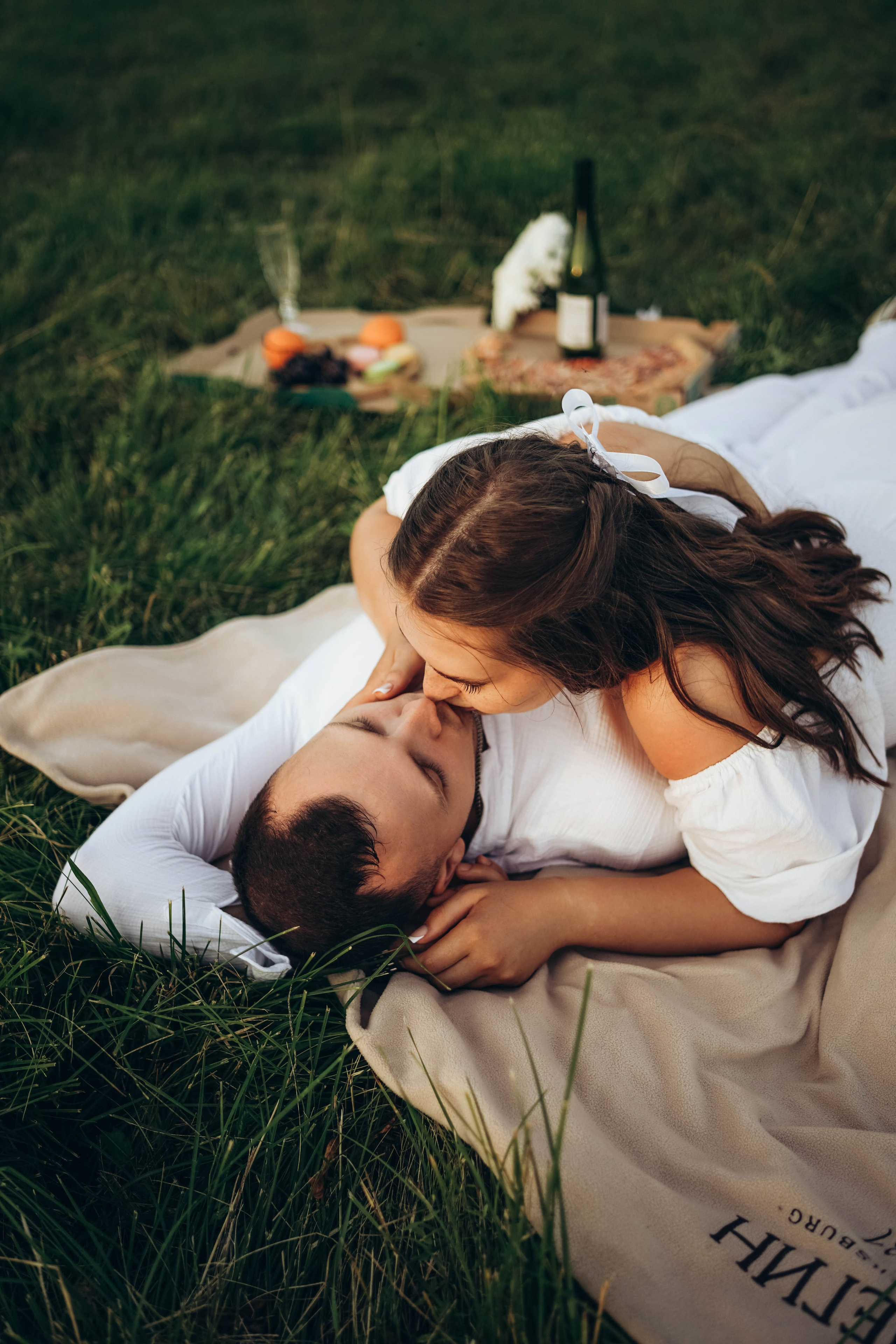 Аня и Паша: регистрация, прогулка по городу, выездная съемка на природе. Фотограф в Иркутске