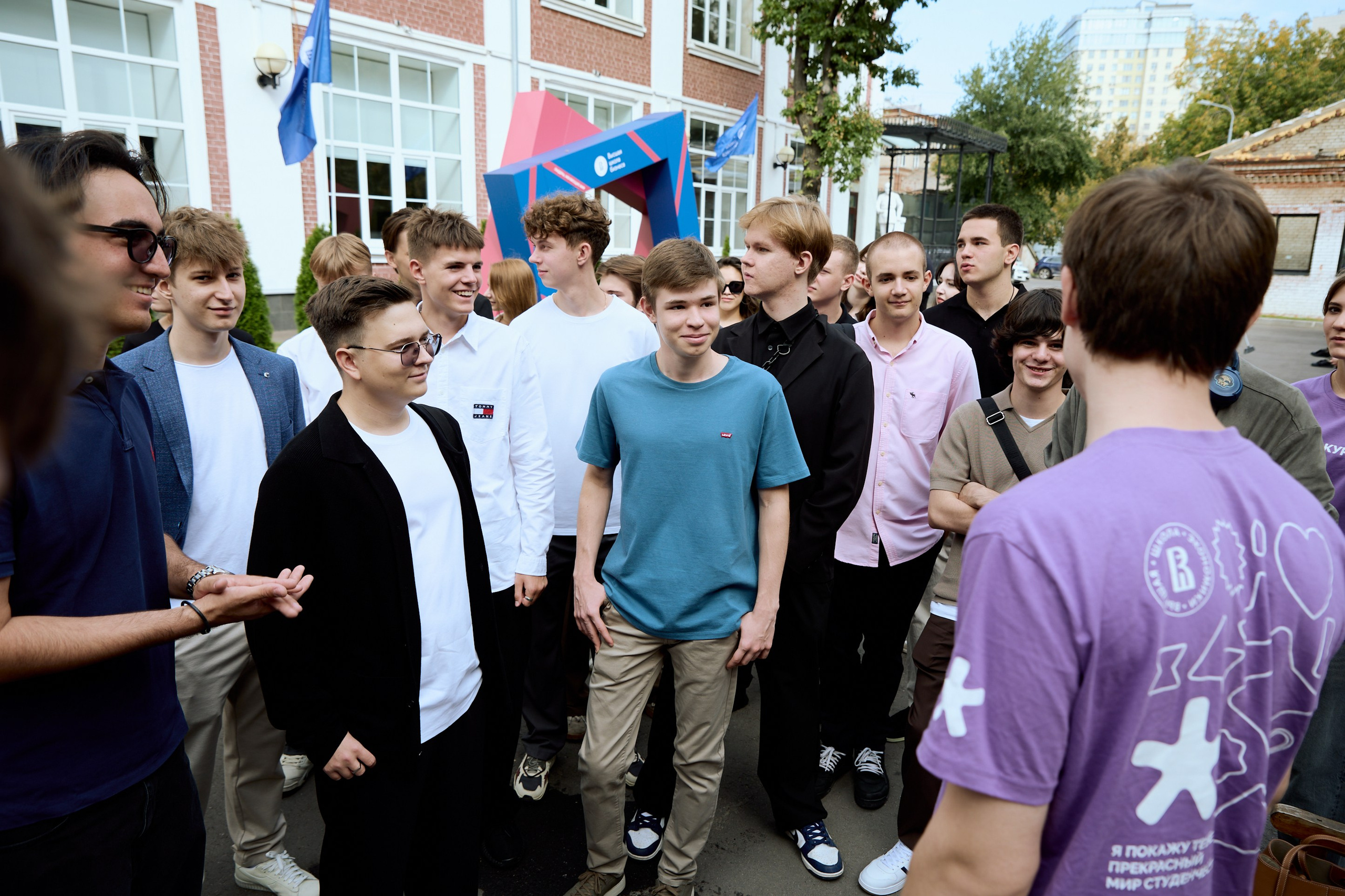 День знаний ВШБ 2025. Фотограф Иван Косарев