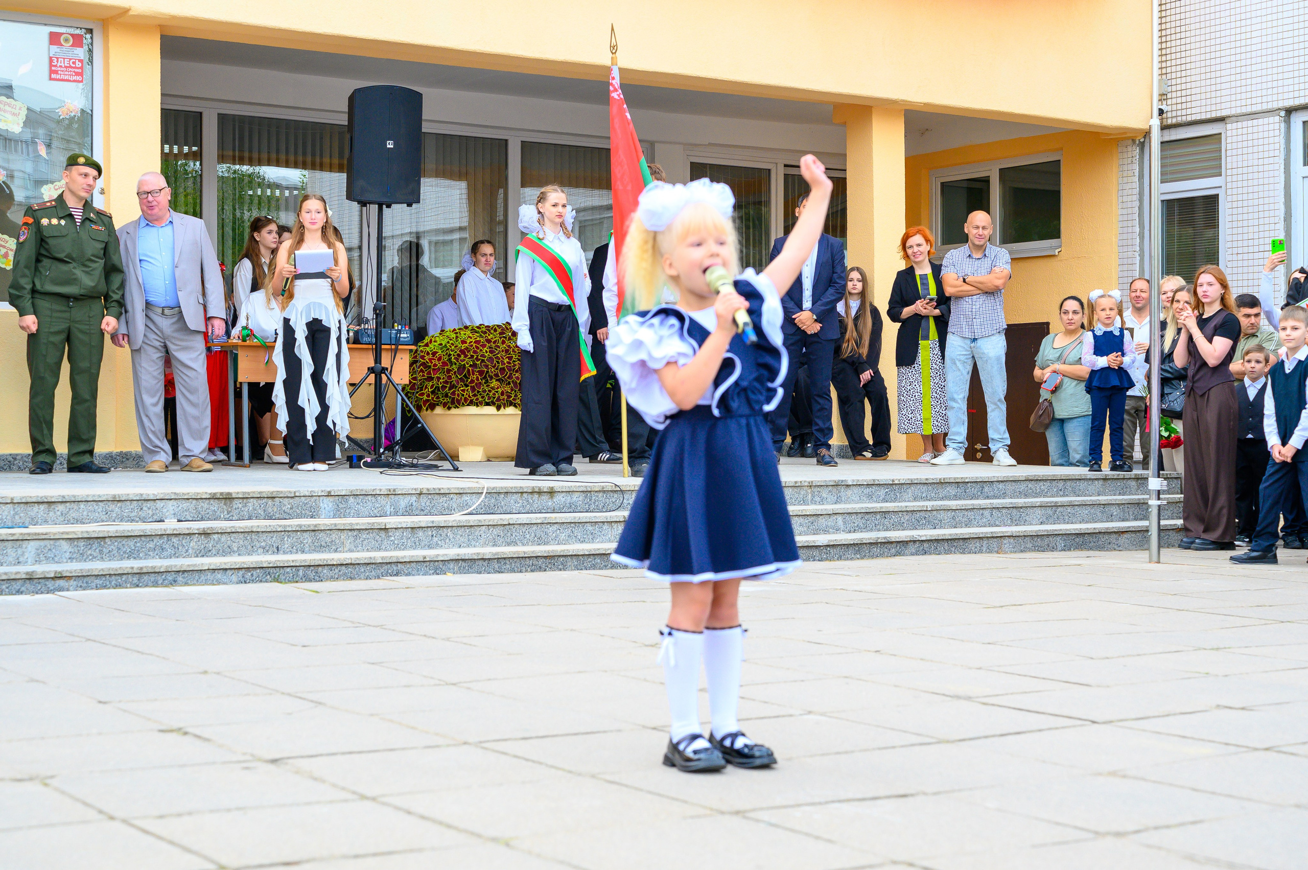 Вот звучит первый звонок, перед этим долгое приготовление к новому этапу в жизни, Яромир идет в школу. Фотоуслуги, услуги фотографа, фотографирование важных событий