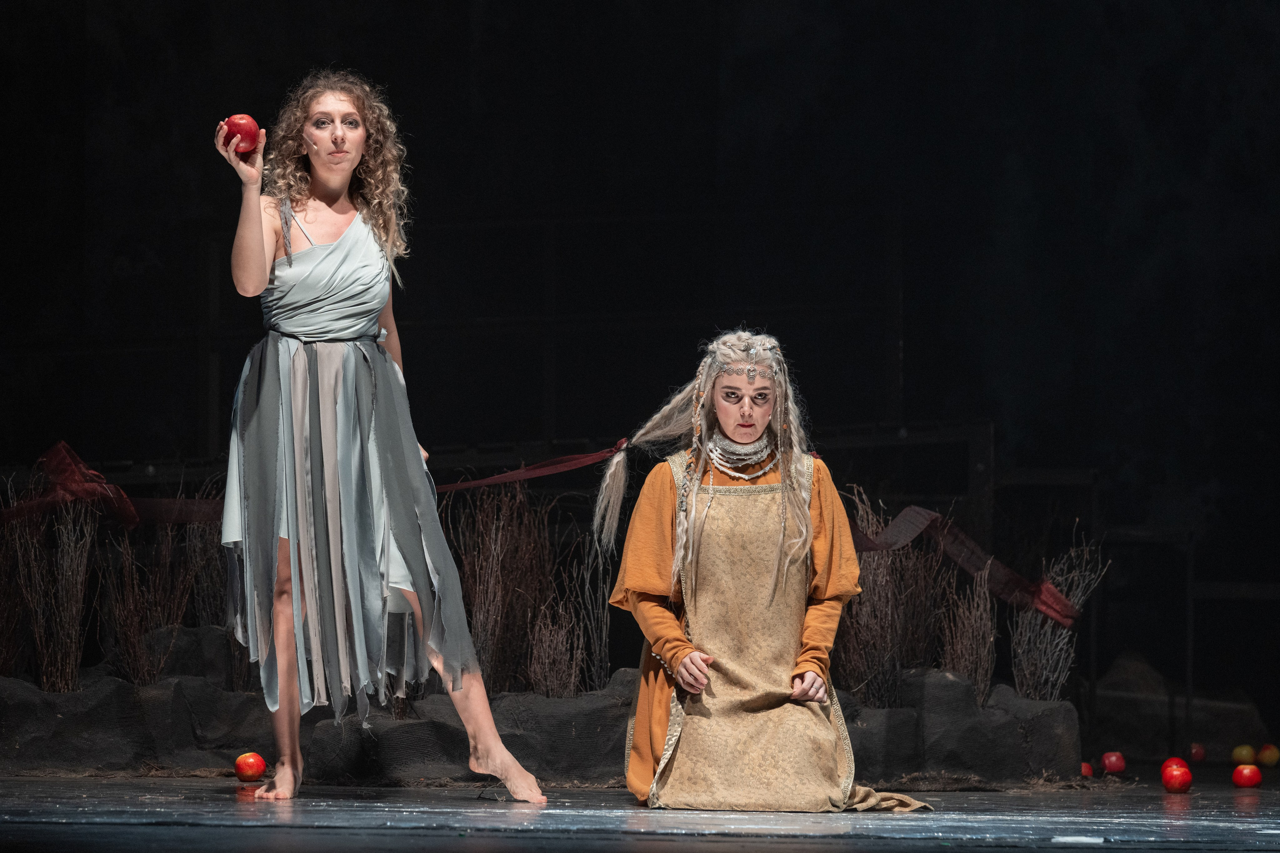 Алтайский молодёжный театр: Яга. Сайт фотографа Сергея Абрамова