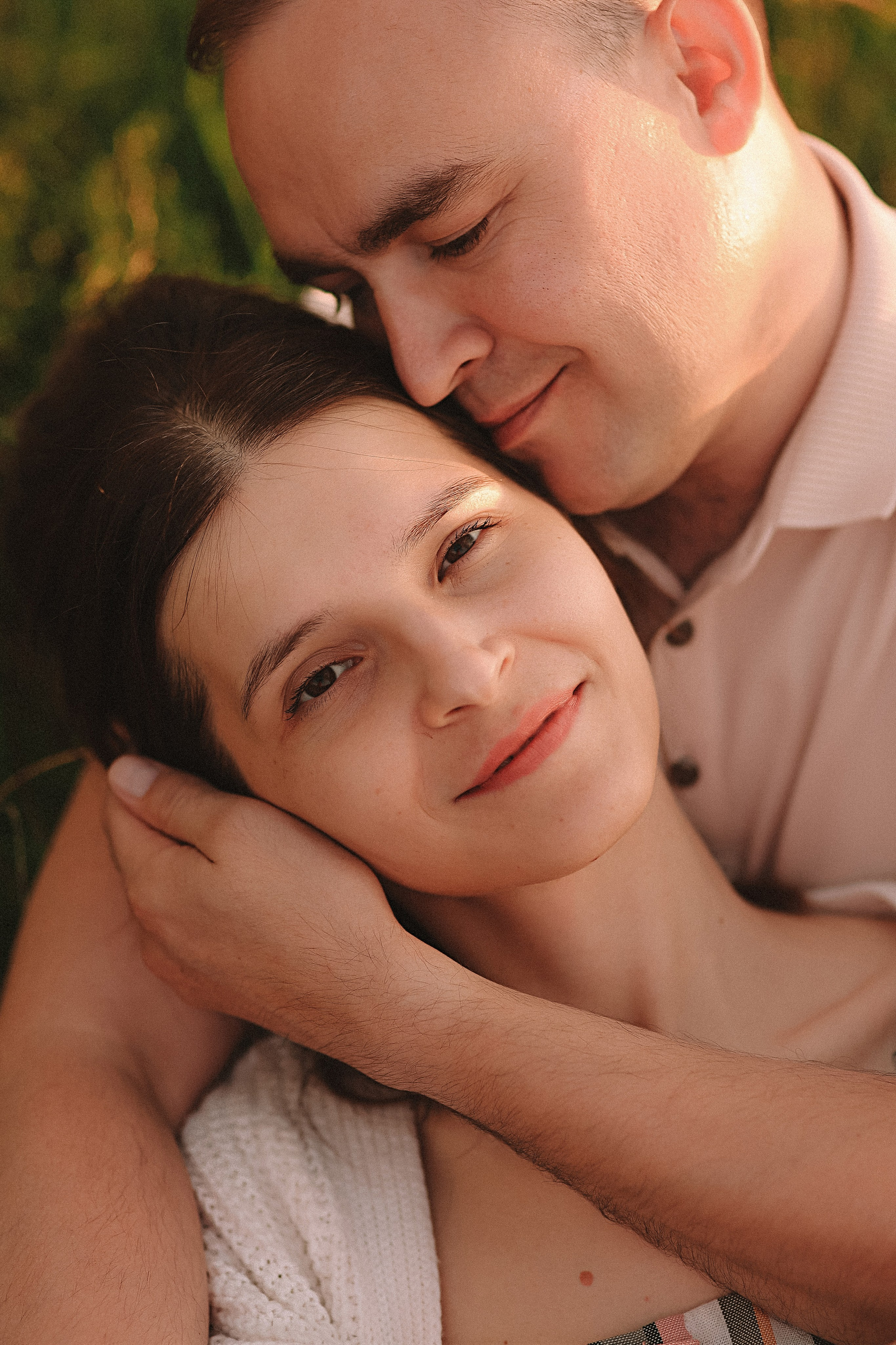 Поле love story на закате. Семейный фотограф Тюмень, фотограф на роды Салмина Мария