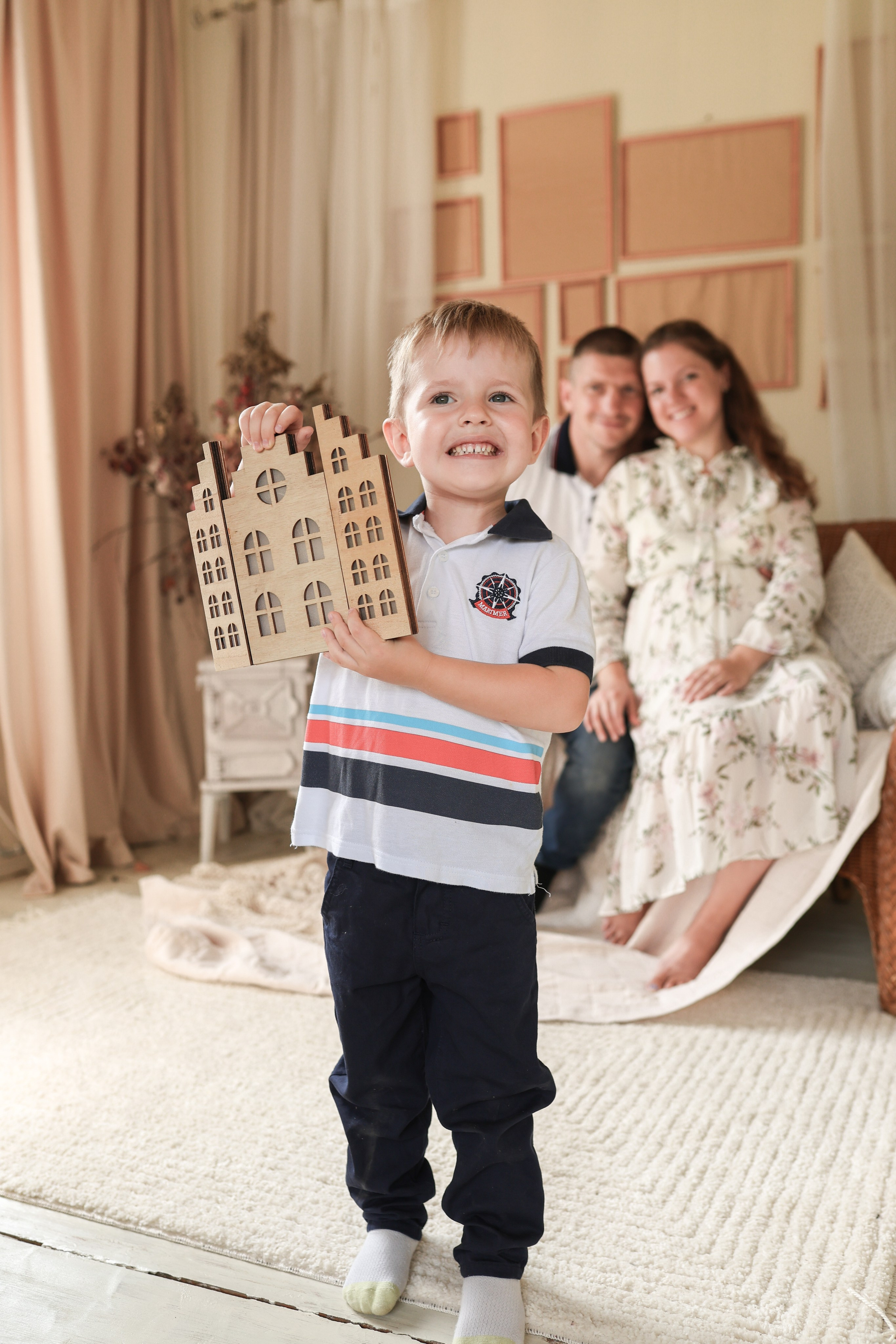 Фотосессия беременности в загородной студии Купавна. Фотограф в Железнодорожном и Балашихе