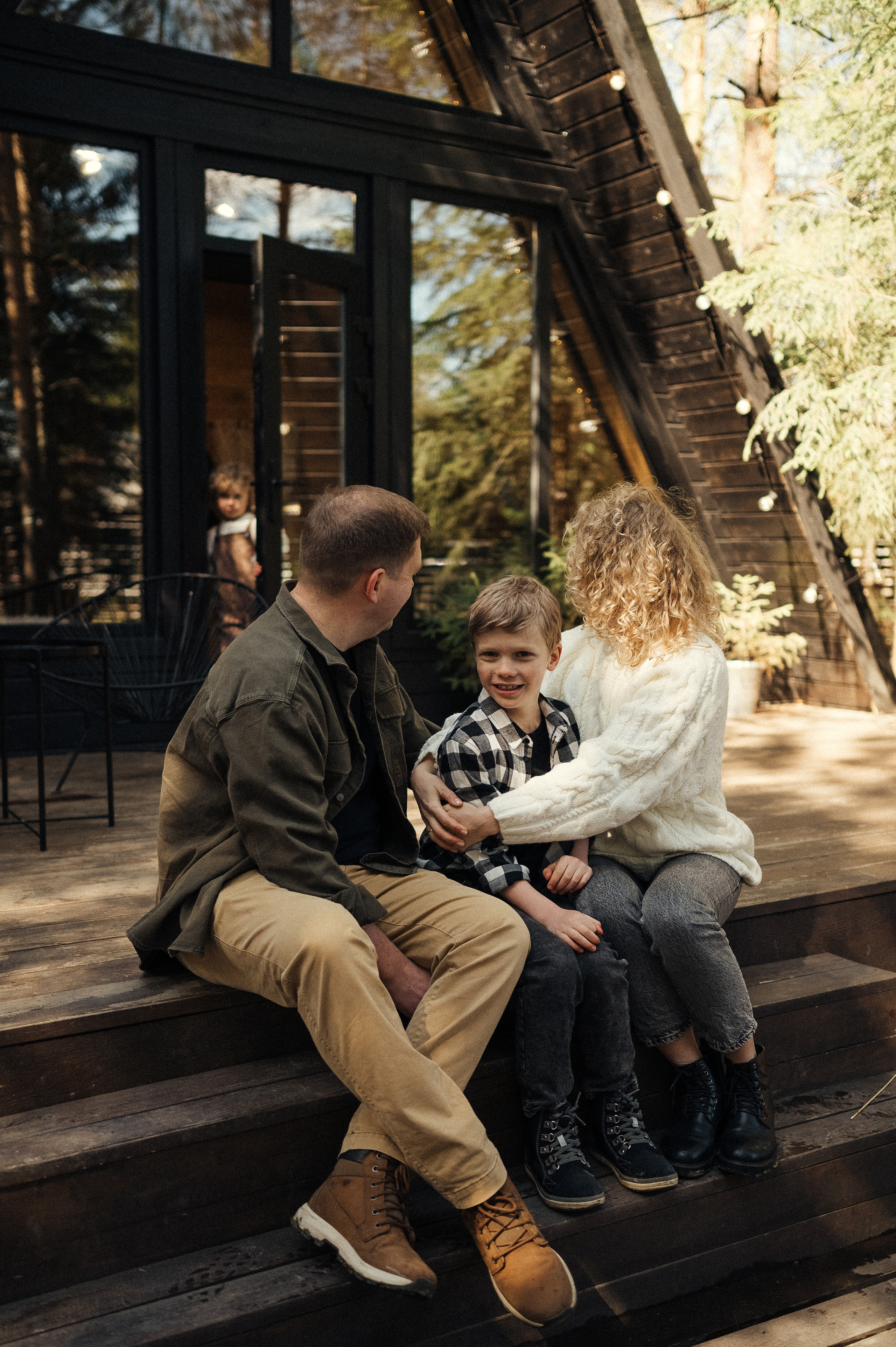 Фотосессия загородом, домик в лесу. Фотограф и видеограф в Санкт-Петербурге Полина Янушко. Съёмка родов