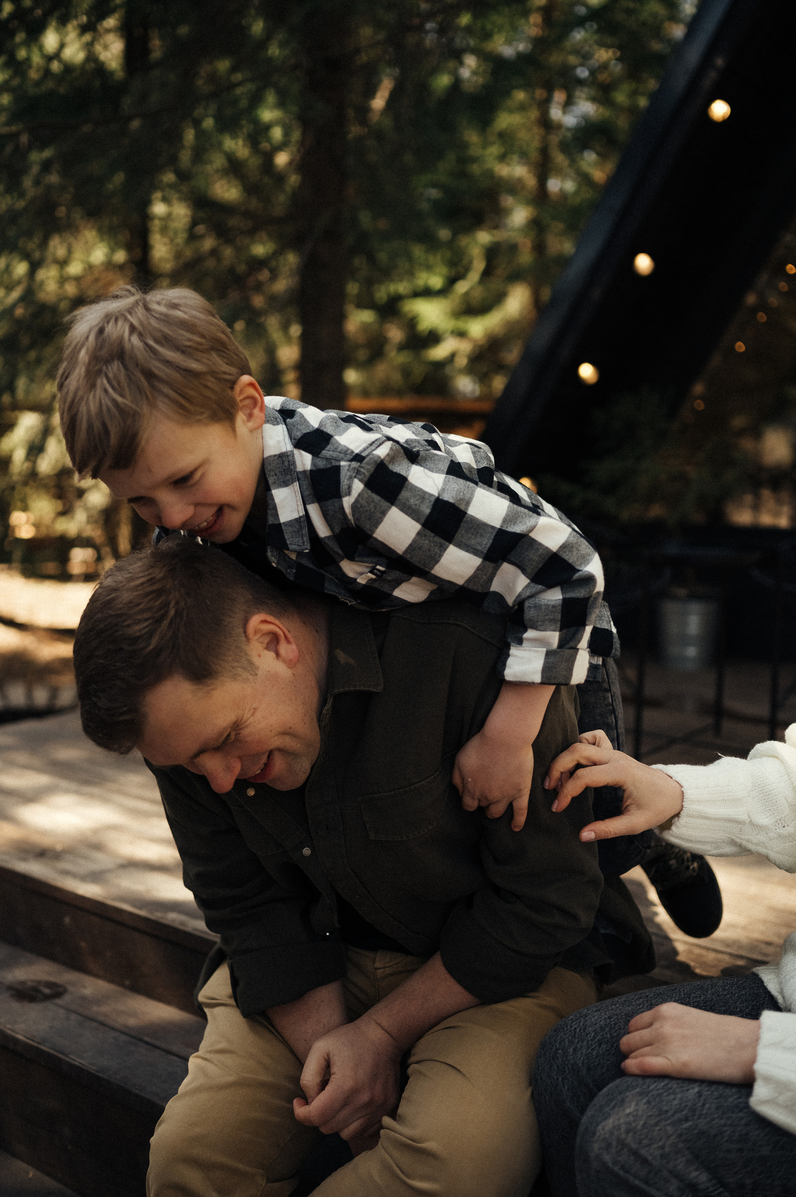 Фотосессия загородом, домик в лесу. Фотограф и видеограф в Санкт-Петербурге Полина Янушко. Съёмка родов