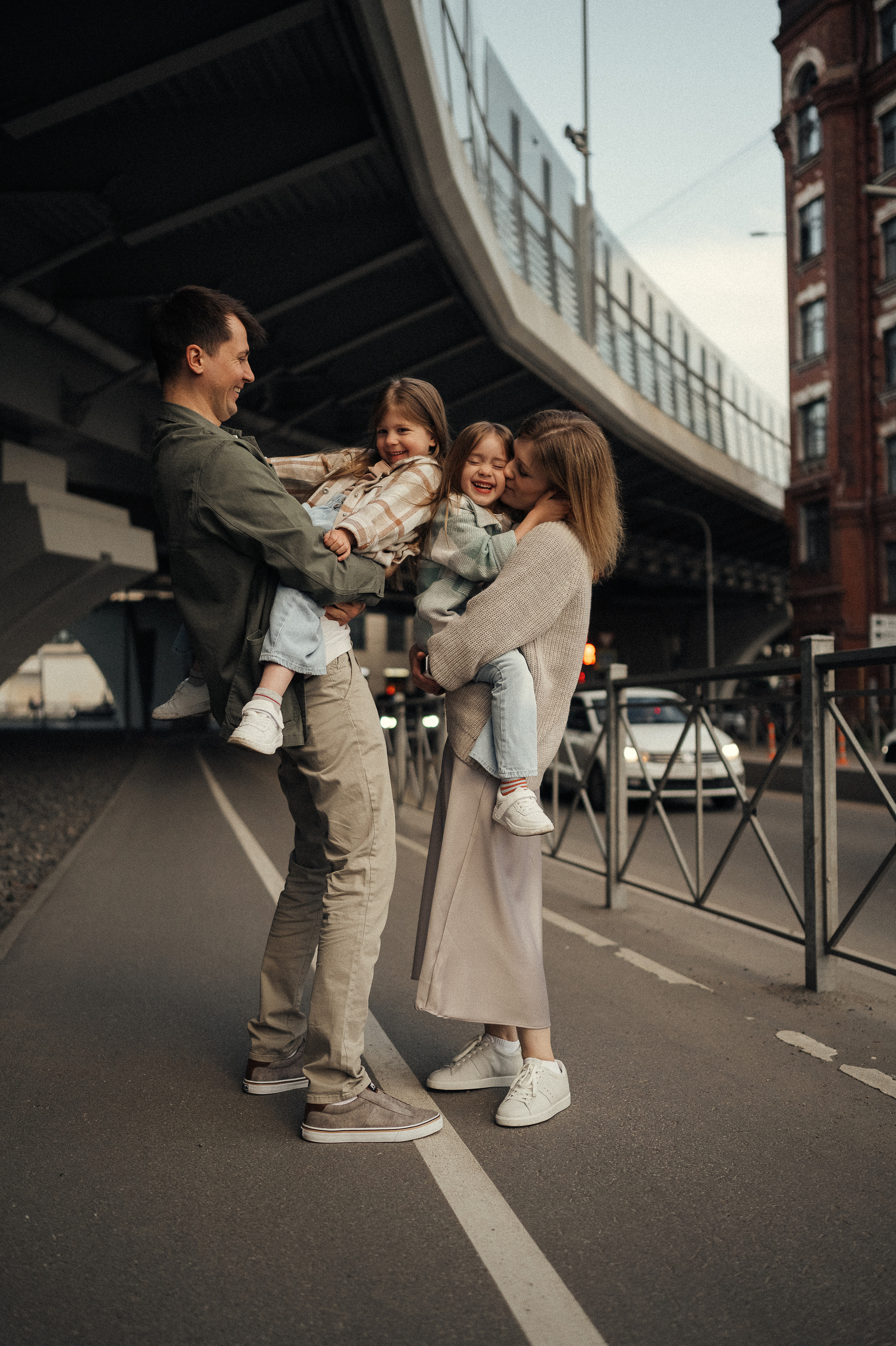 Семейная фотосессия в городе. Фотограф и видеограф в Санкт-Петербурге Полина Янушко. Съёмка родов